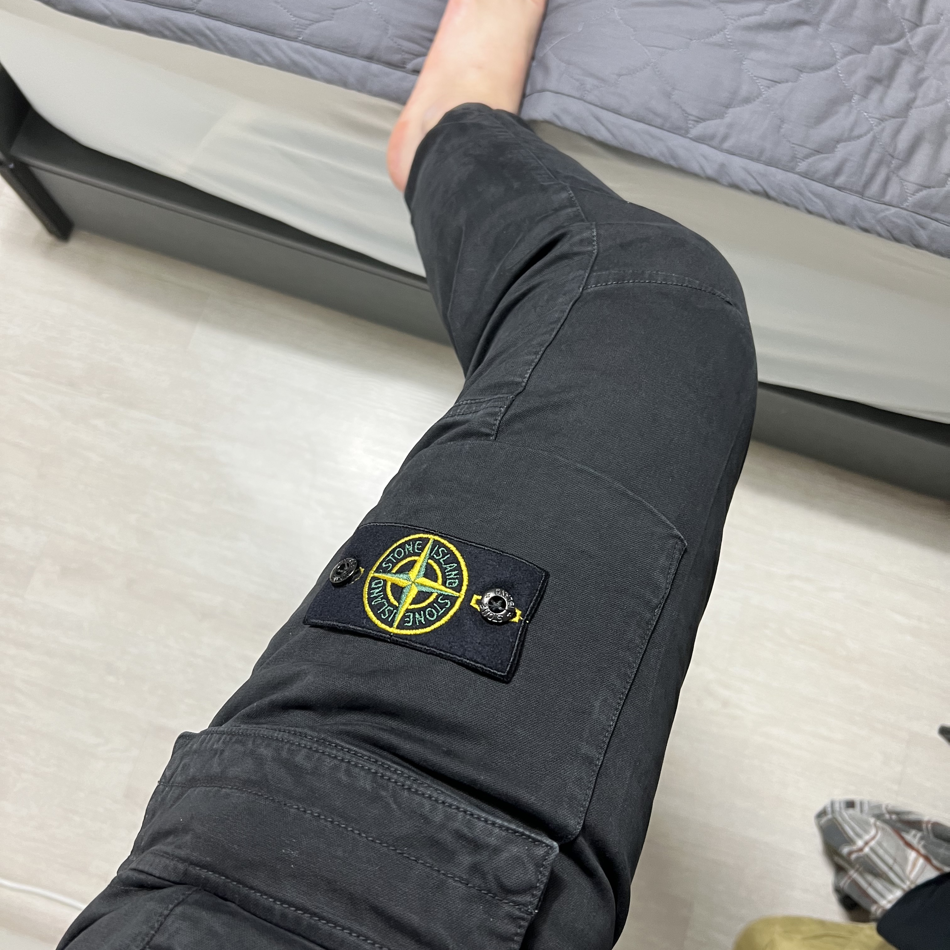 Stone Island 313L1 T.CO+OLD Cargo Pants Black - 22FW 착용 스타일