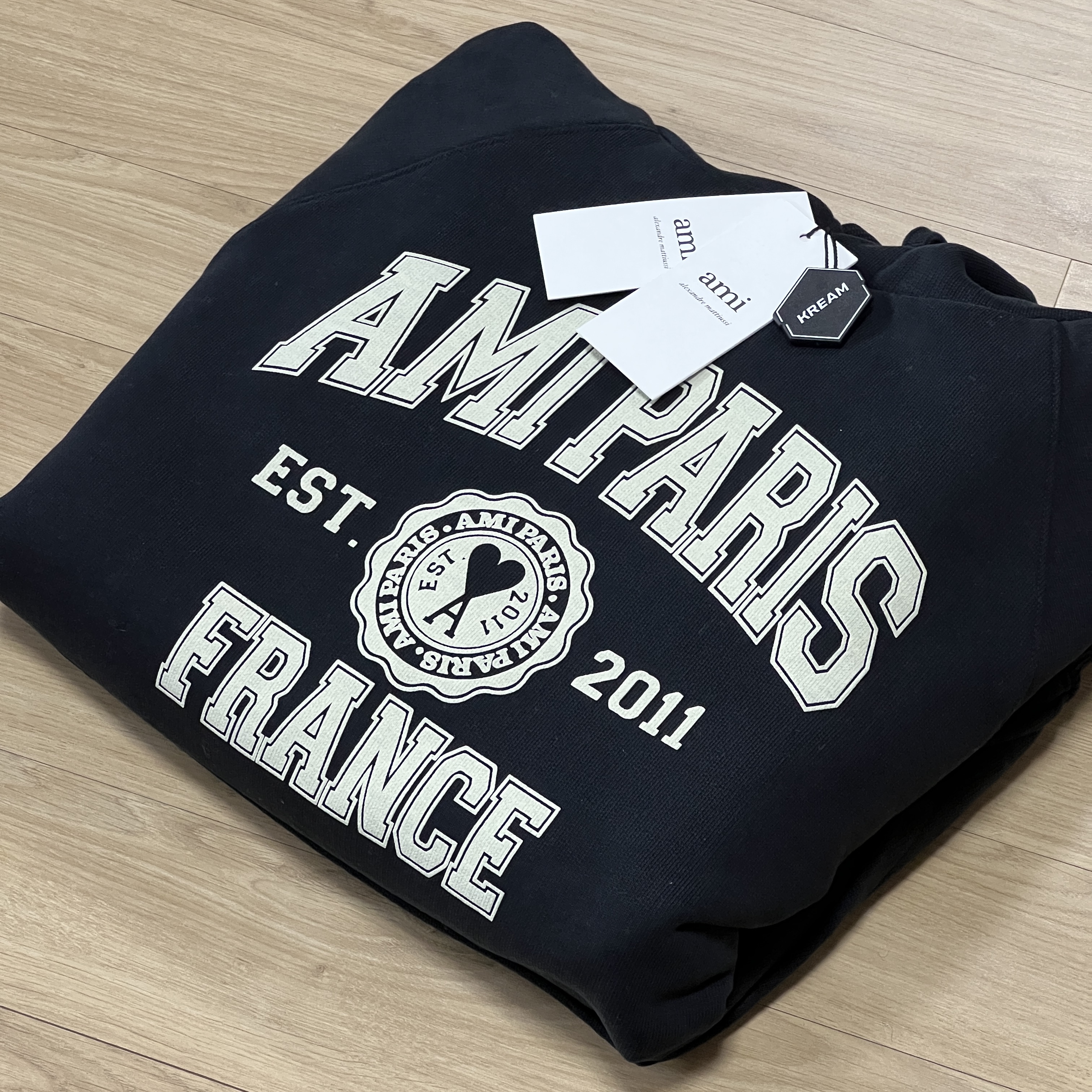 Ami Paris France Hood Sweatshirt Black 착용 스타일