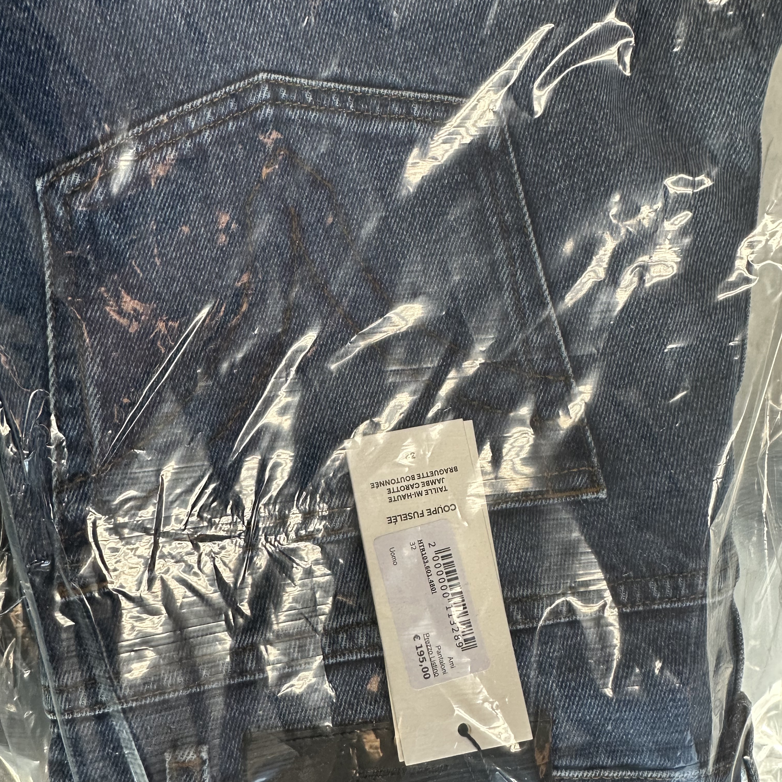 AMI Leather Patch Washed Indigo Tapered Fit Denim Jeans Used Blue 착용 스타일 - 2
