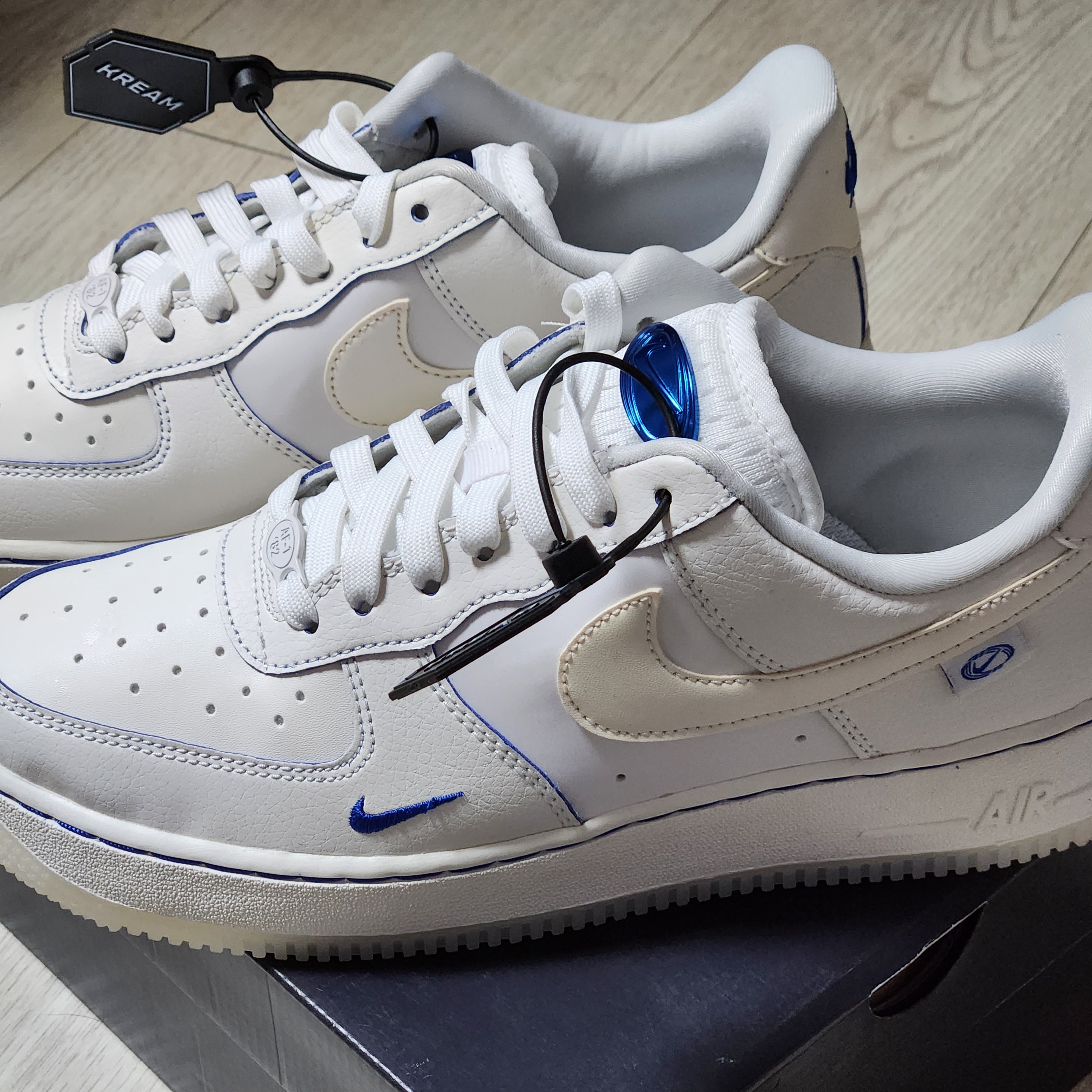 (W) Nike Air Force 1 '07 LX Game Royal Sail 착용 스타일
