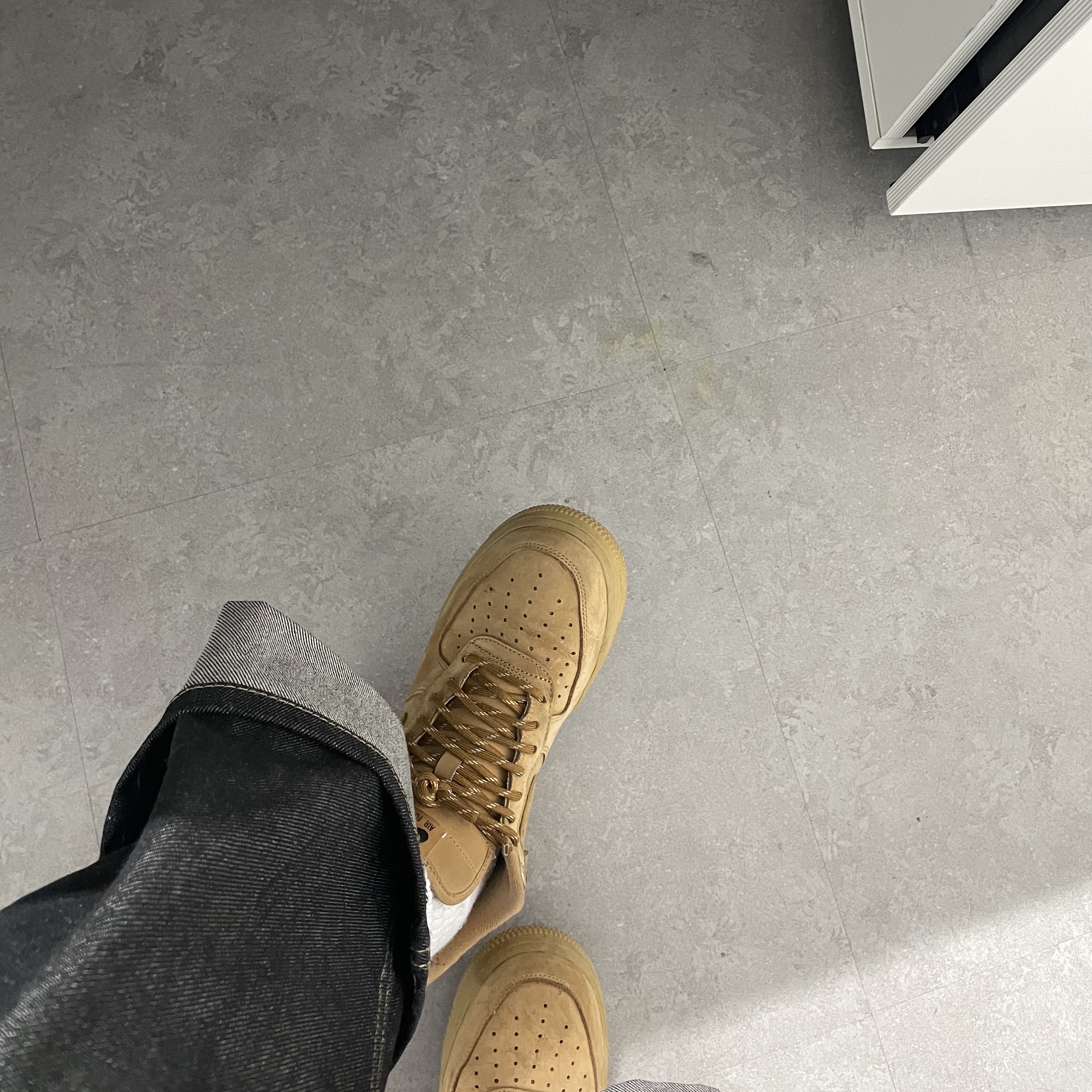 Nike Air Force 1 '07 WB Flax 착용 스타일