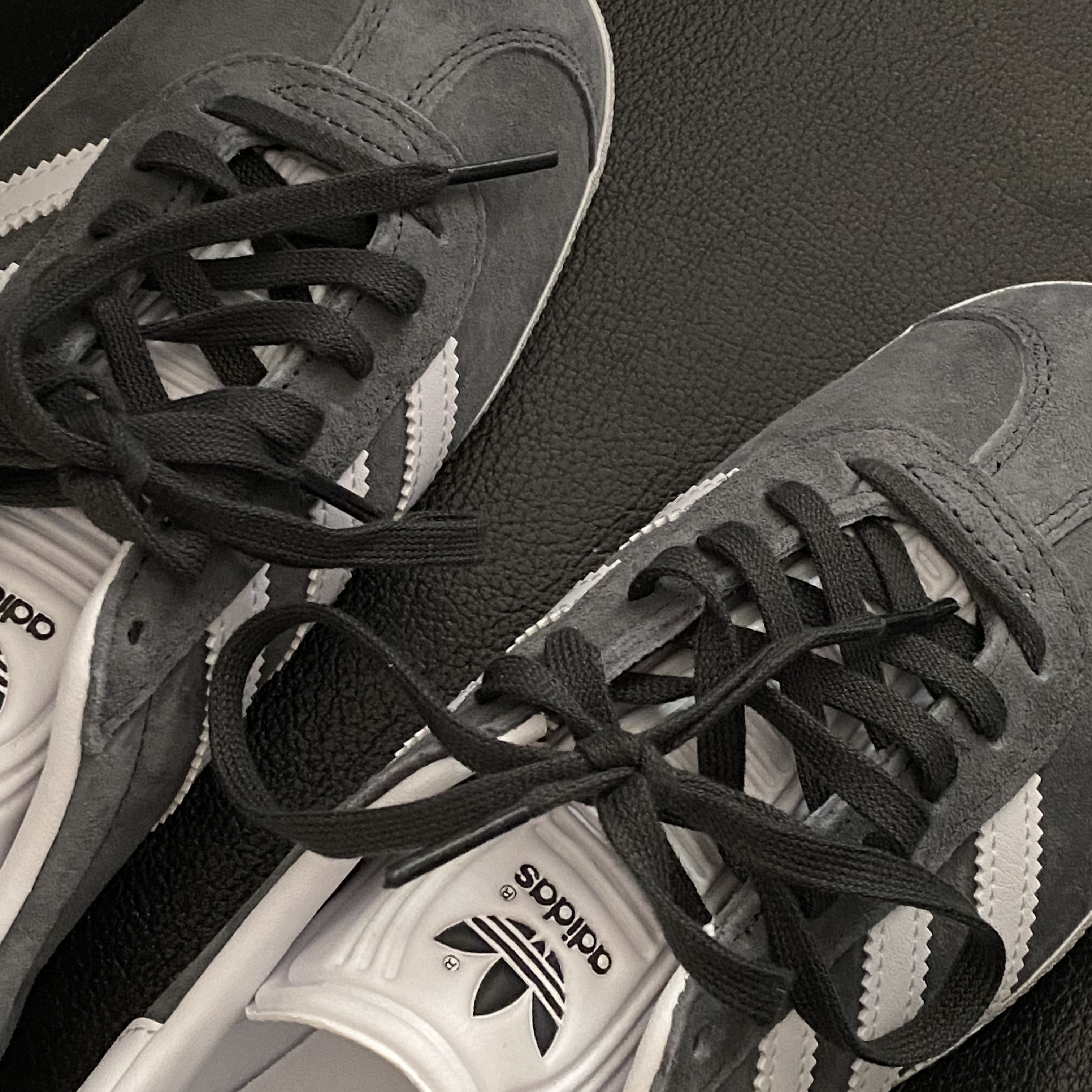 Adidas Gazelle Solid Grey 착용 스타일