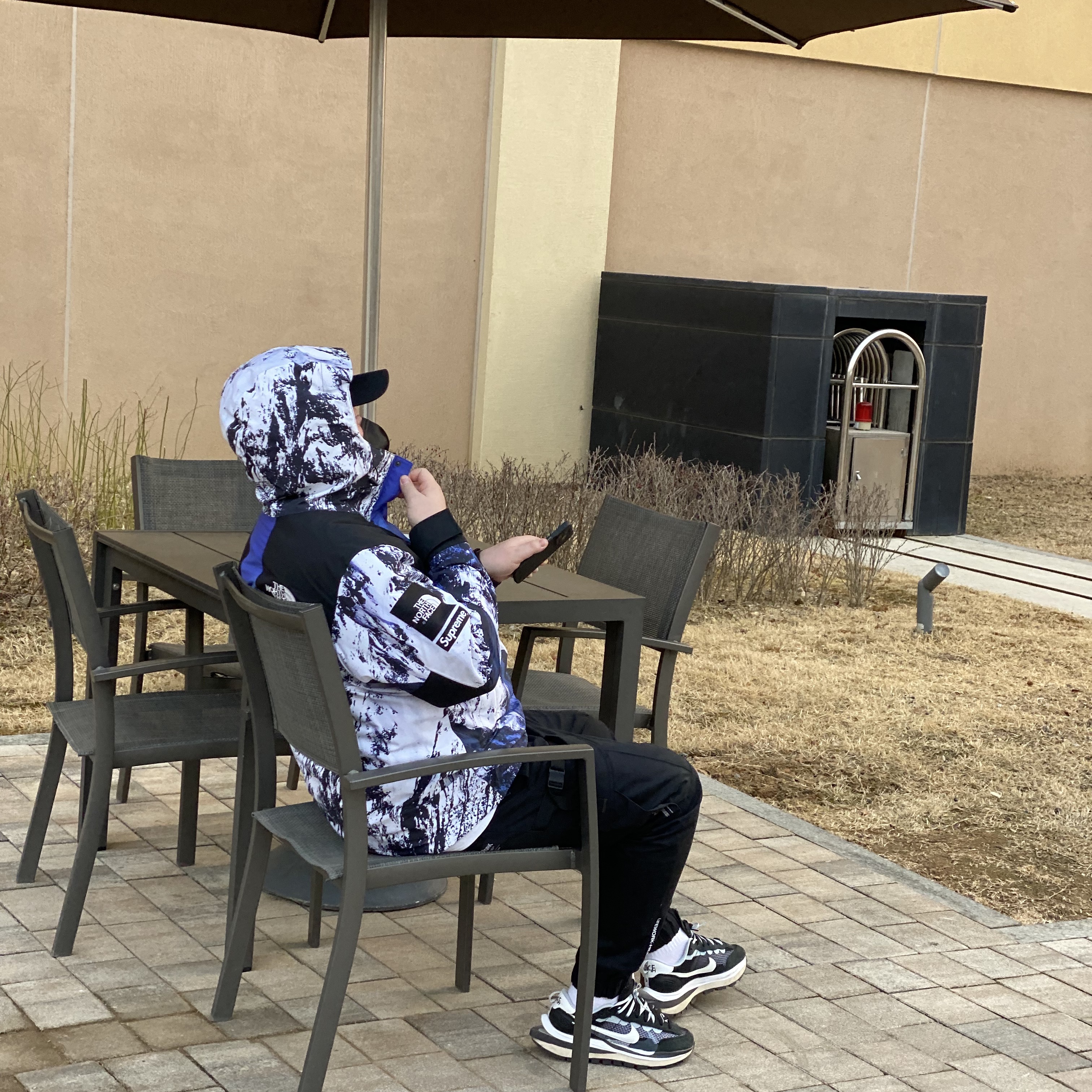 Supreme x The North Face Mountain Baltoro Jacket Blue White - 17FW, Nike x Sacai VaporWaffle Black White 착용 스타일