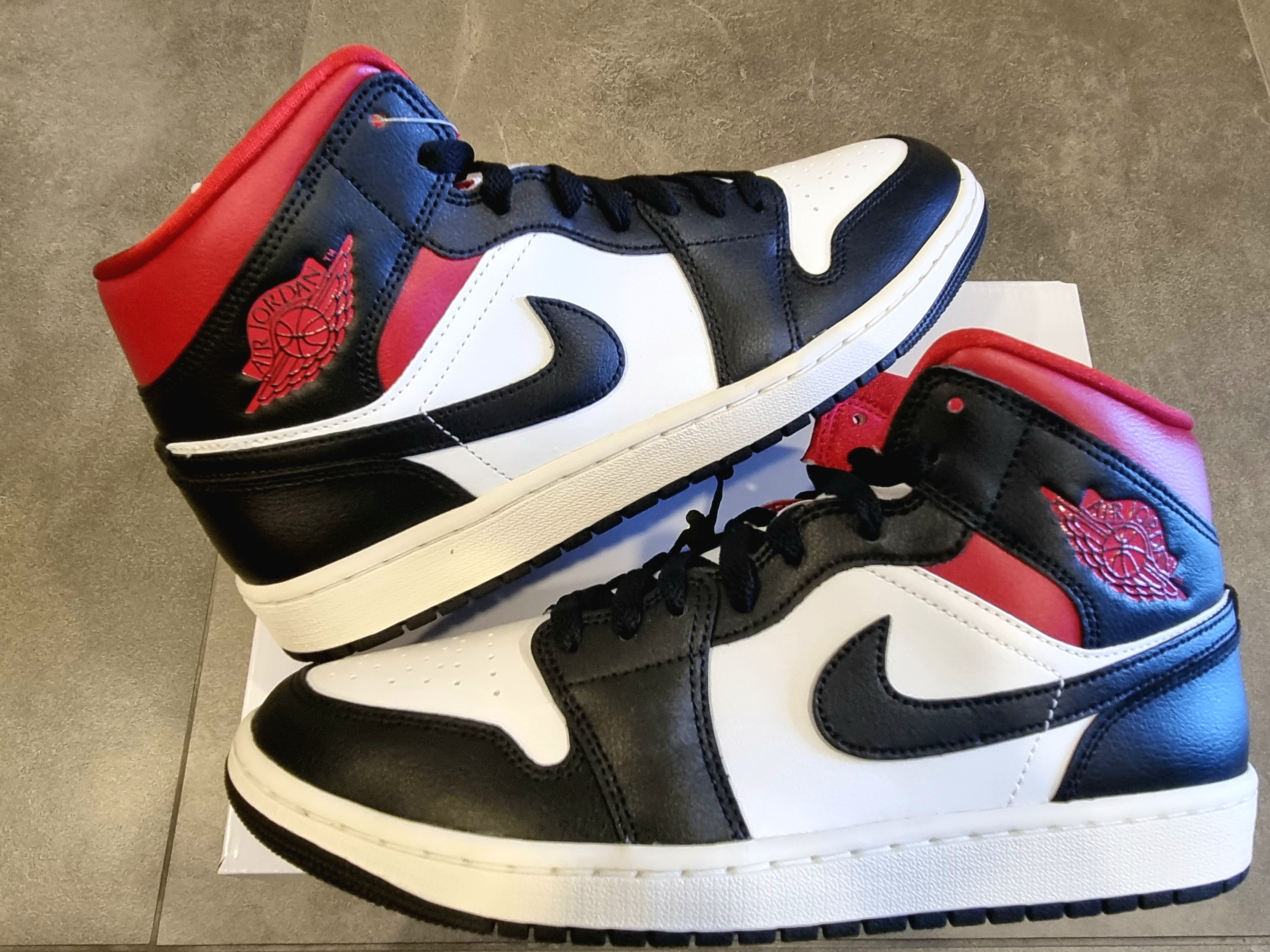 (W) Jordan 1 Mid Black Gym Red 착용 스타일 - 5