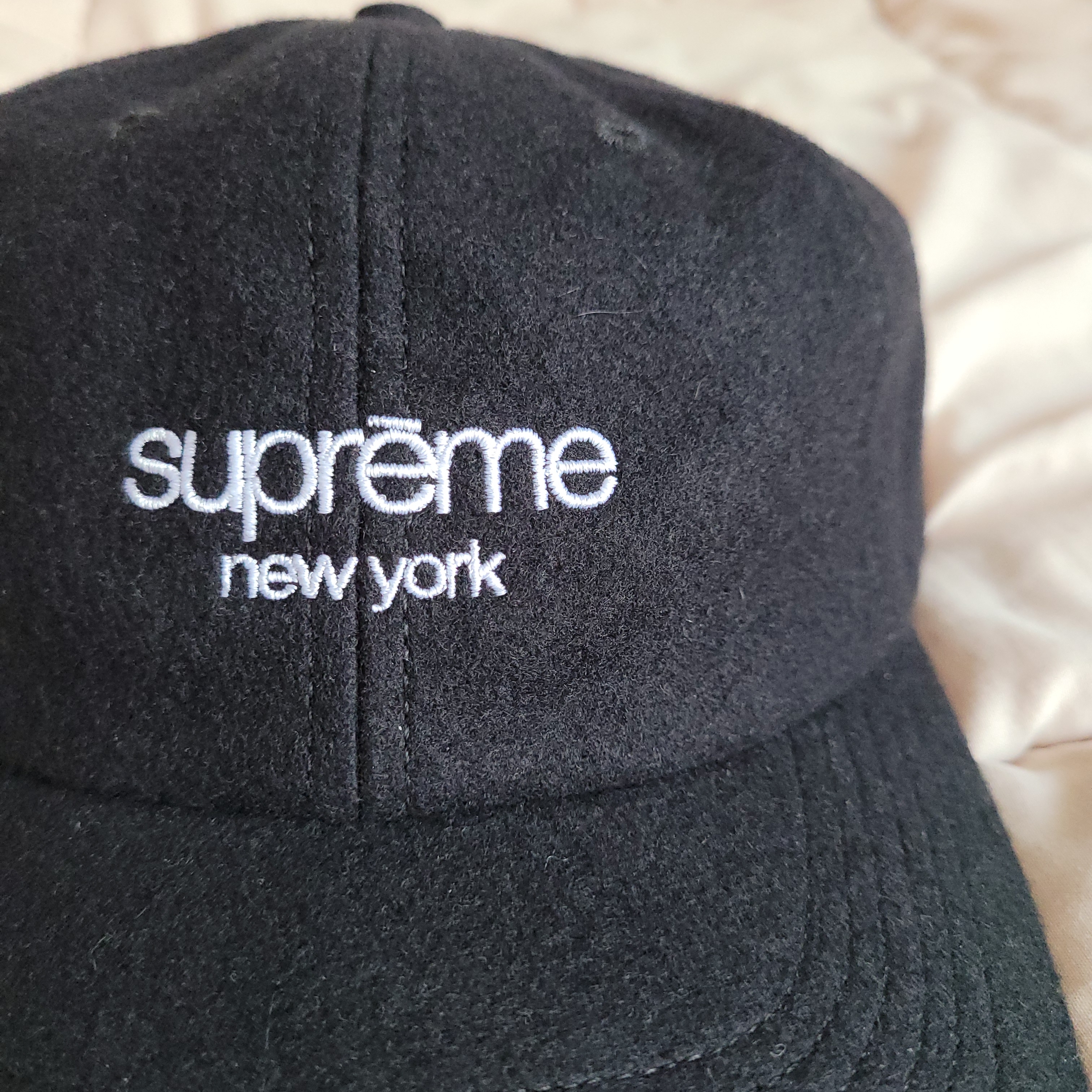 Supreme Waxed Wool 6-Panel Black - 22FW 착용 스타일