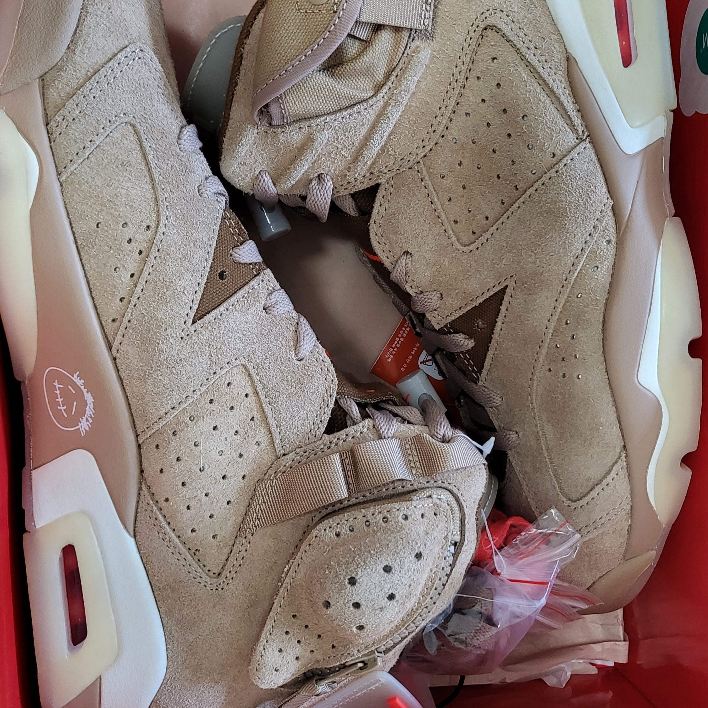 Jordan 6 x Travis Scott Retro SP British Khaki 착용 스타일 - 1