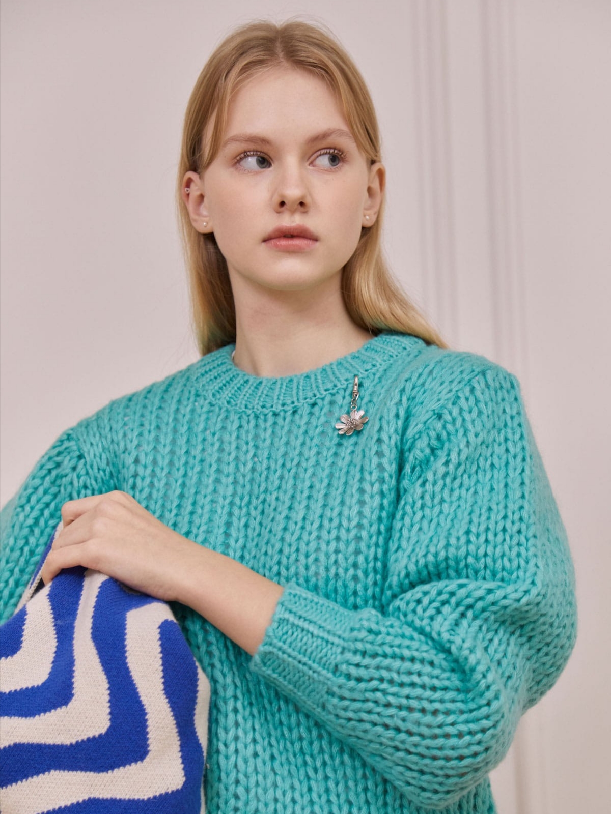 [KREAM 단독] STU Cable Sweater Mint, [KREAM 단독] STU Flower Metal Charm 착용 스타일