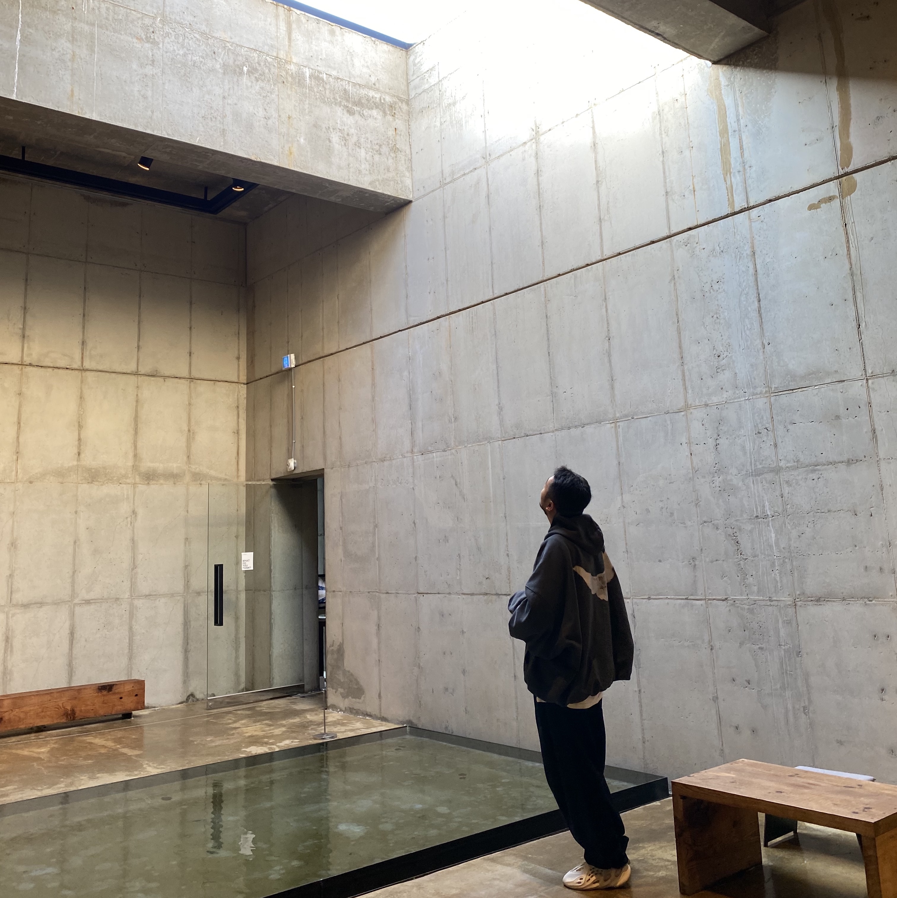 Yeezy Gap Engineered By Balenciaga Dove Hoodie Black, Adidas Yeezy Foam RNNR Sand 착용 스타일