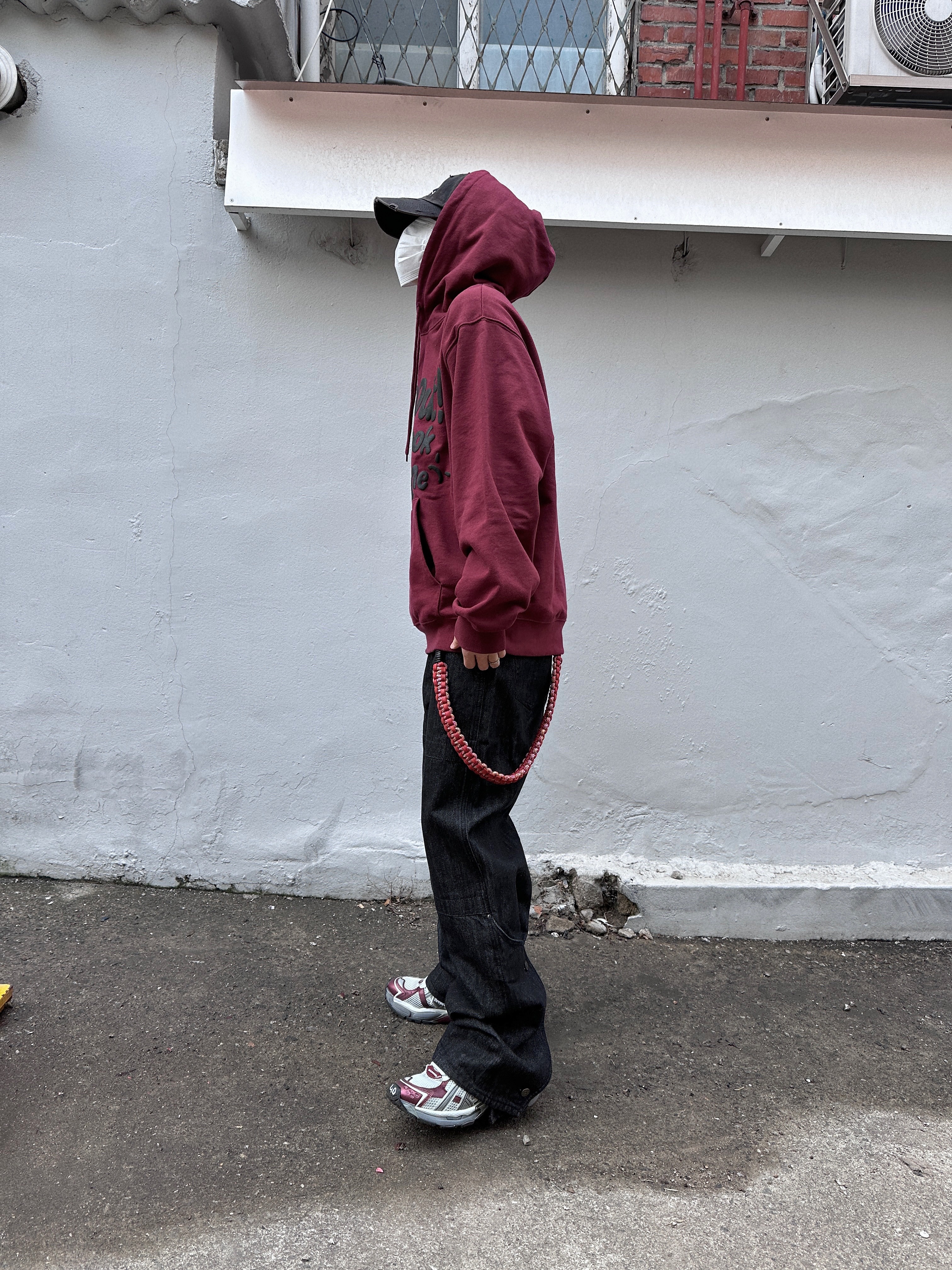 Balenciaga Runner Sneakers Grey Burgundy 착용 스타일 - 1