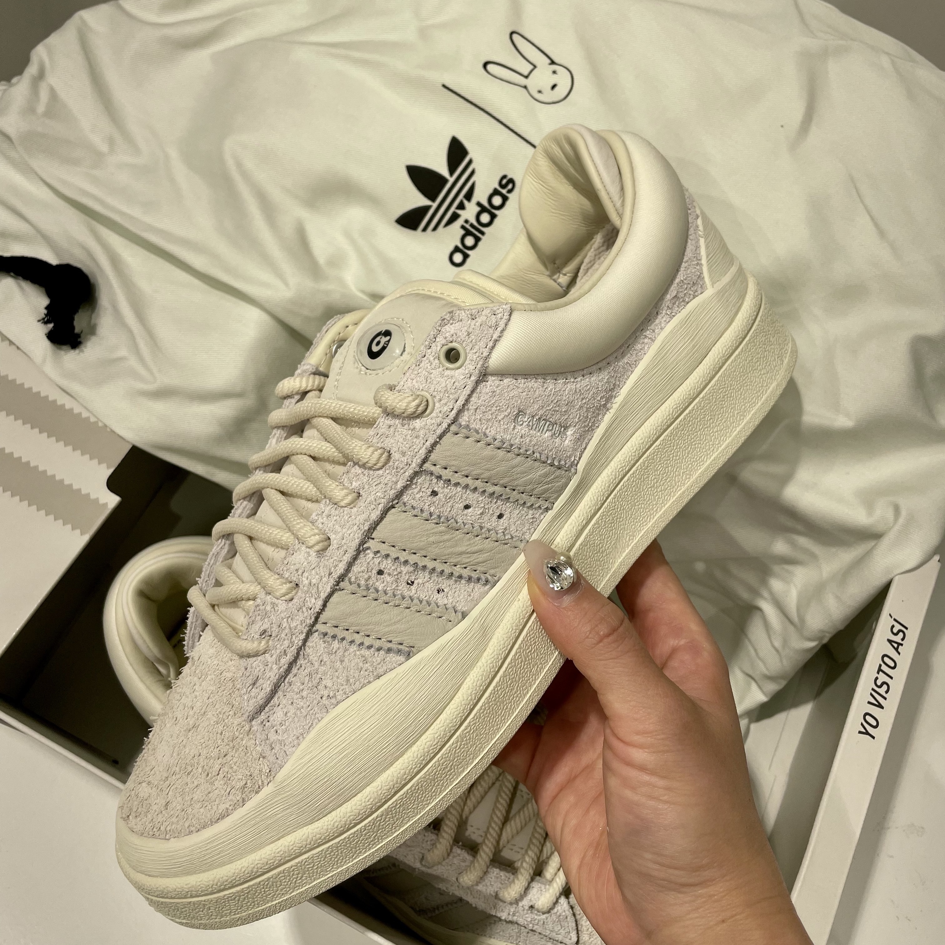 Adidas x Bad Bunny Campus Light Cloud White 착용 스타일