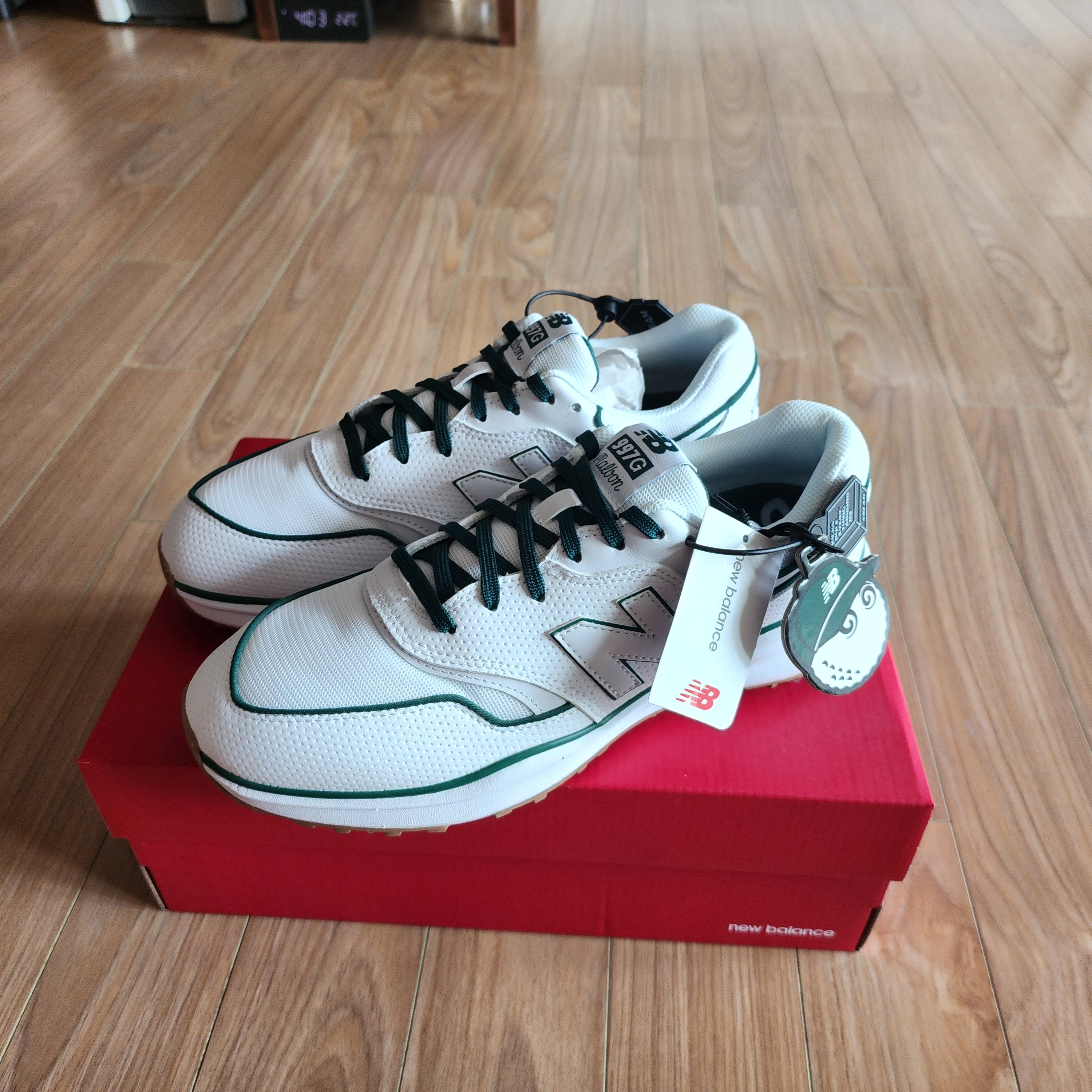 New Balance x Malbon 997 Golf White Green 착용 스타일 - 1