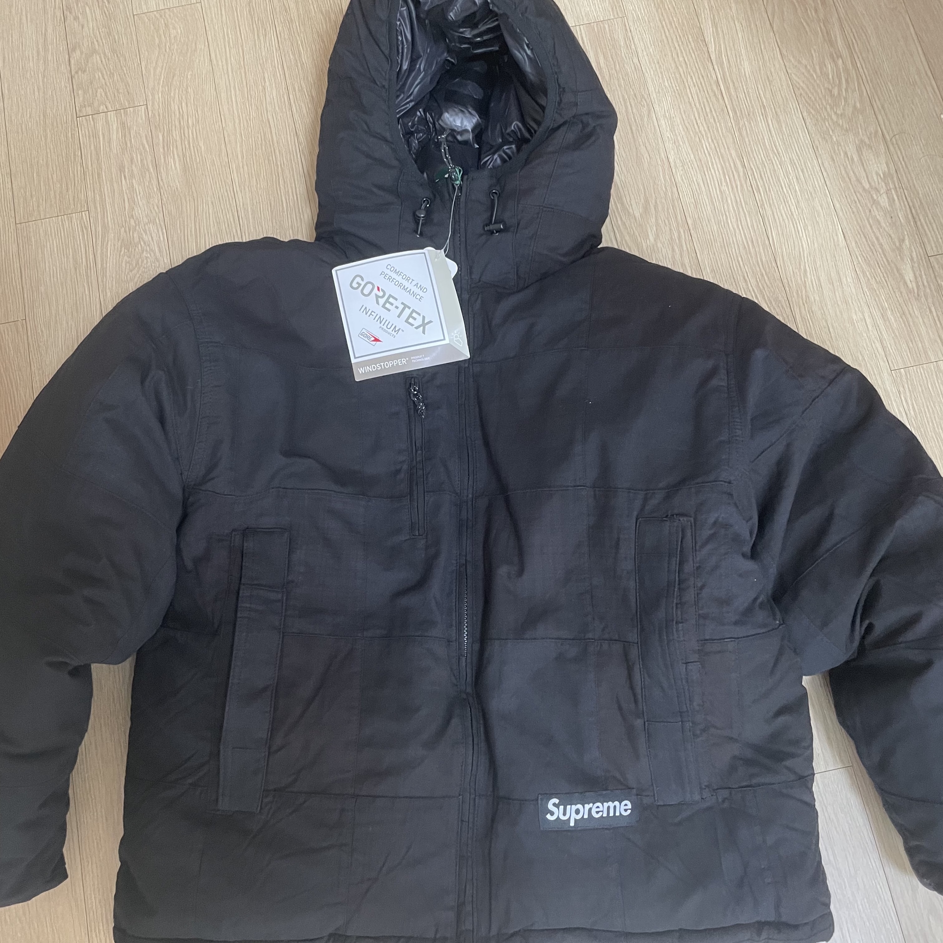 Supreme Madras Reversible Windstopper Puffer Jacket Black - 23SS 착용 스타일