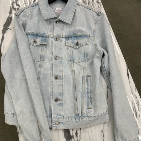 Off-White Diagonal Tab Slim Denim Jacket Bleach Blue White 착용 스타일 - 1