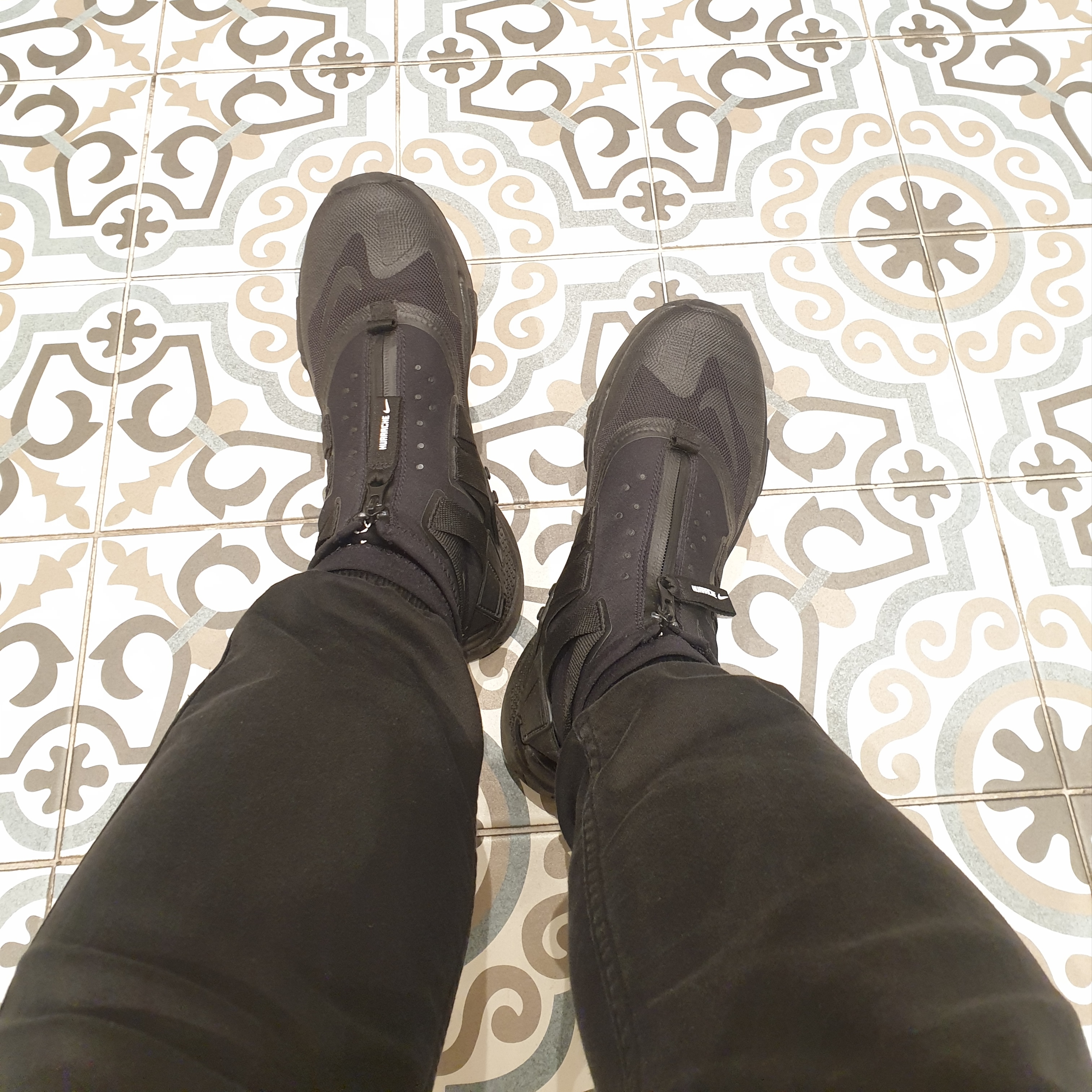 Nike Air Huarache Gripp Triple Black, Nike Air Force 1 Winter Gore-Tex Olive 착용 스타일 - 1