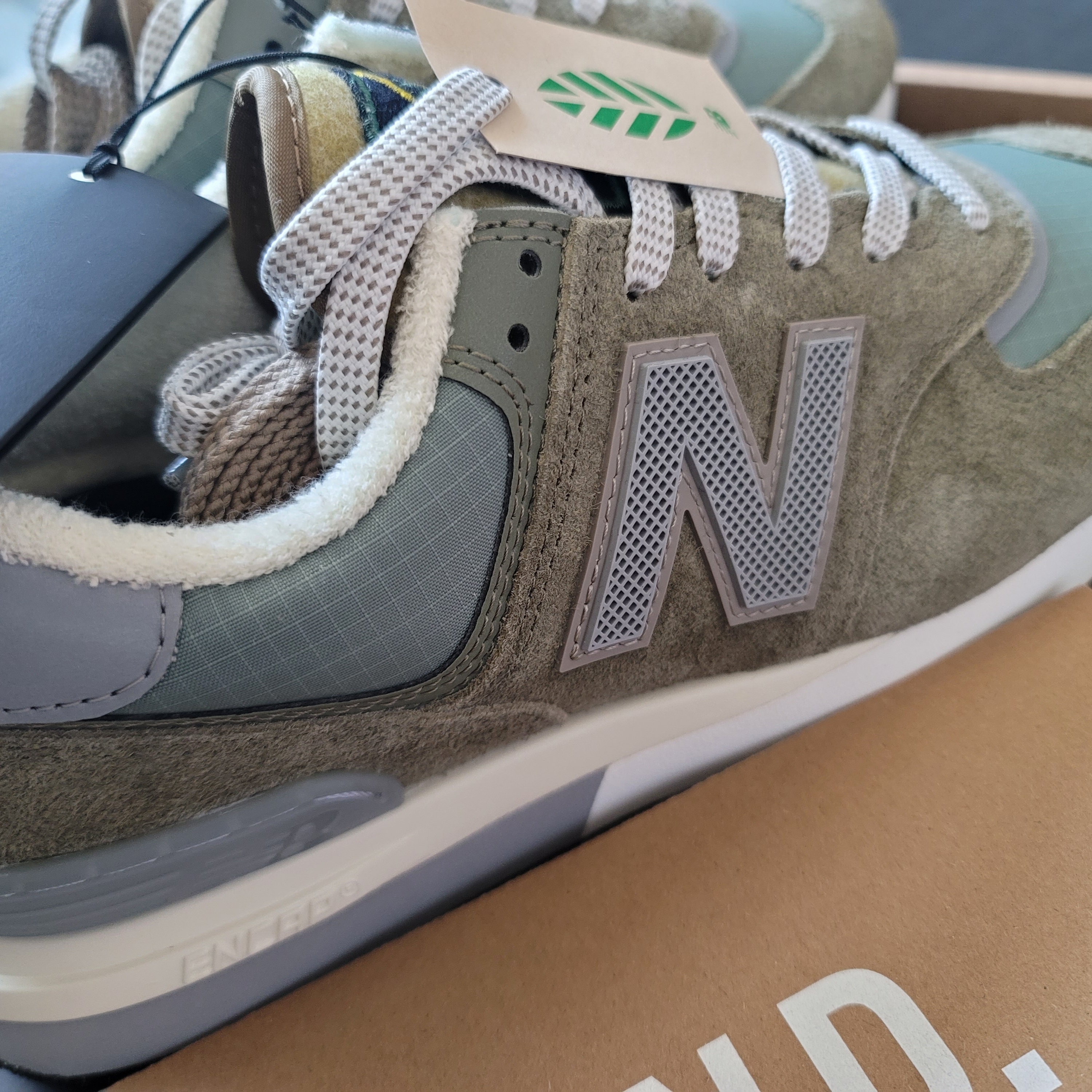 New Balance x Stone Island 574 Legacy Green 착용 스타일 - 3