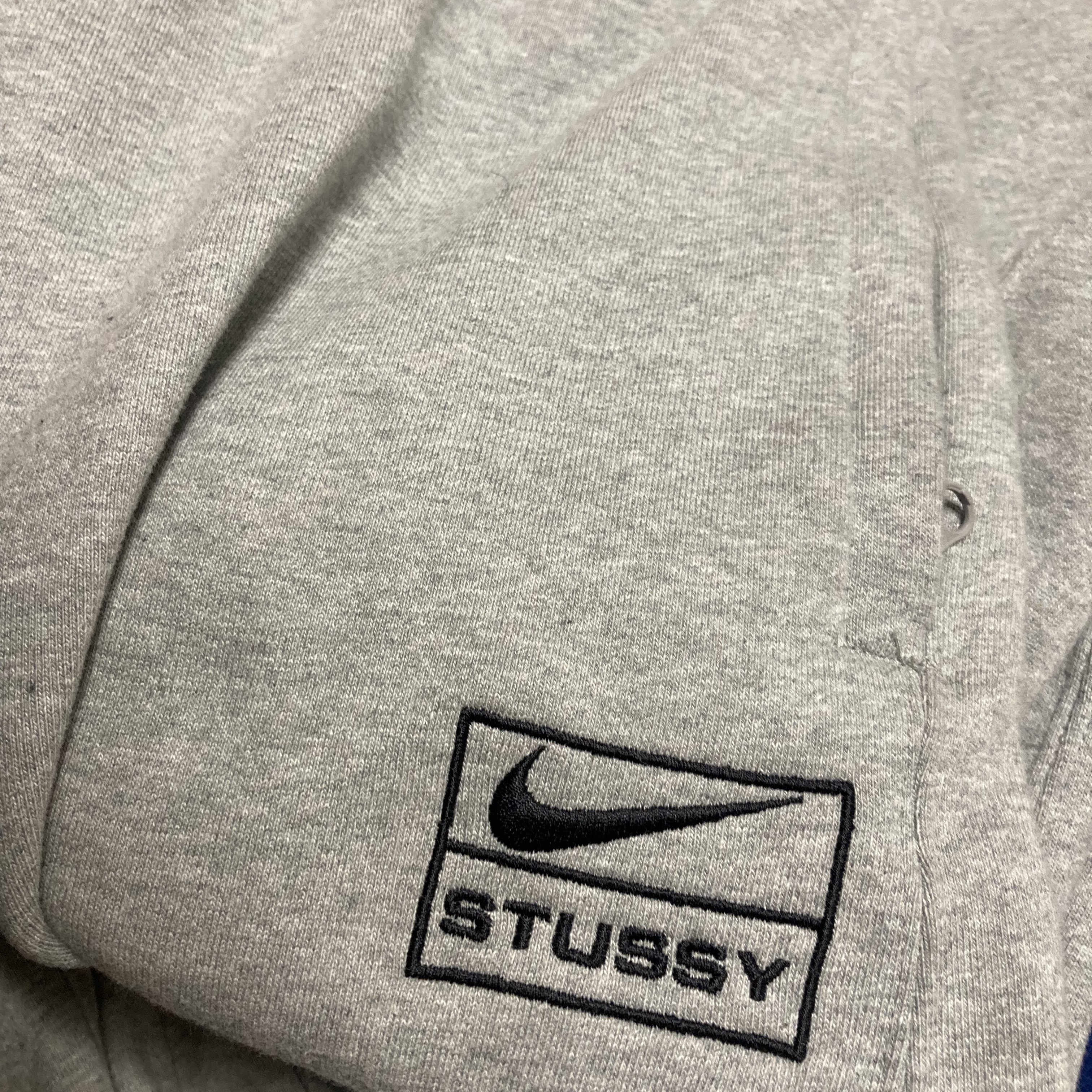 Nike x Stussy NRG Fleece Pants Dark Grey Heather (DO9340-063) 착용 스타일