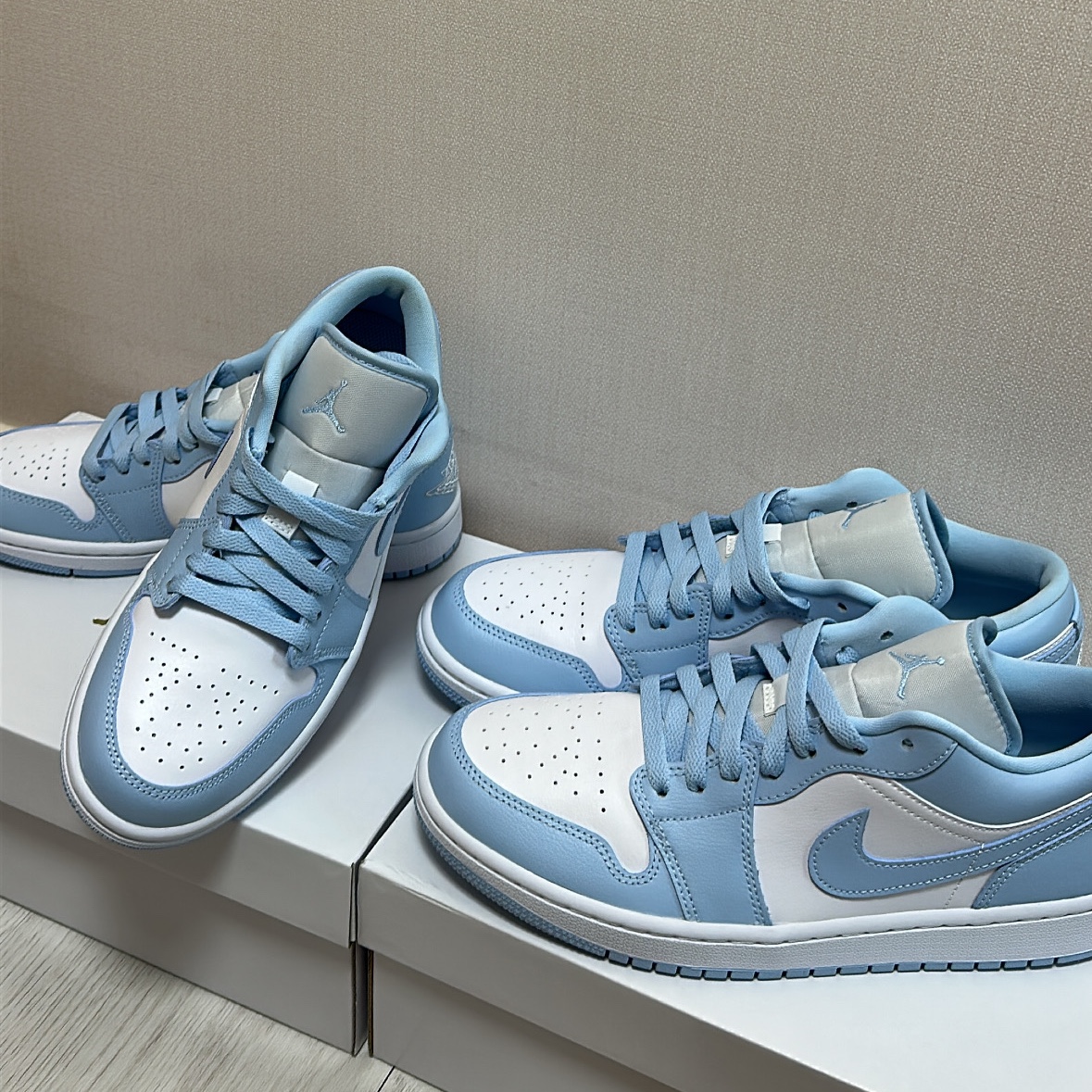 (W) Jordan 1 Low White Ice Blue 착용 스타일