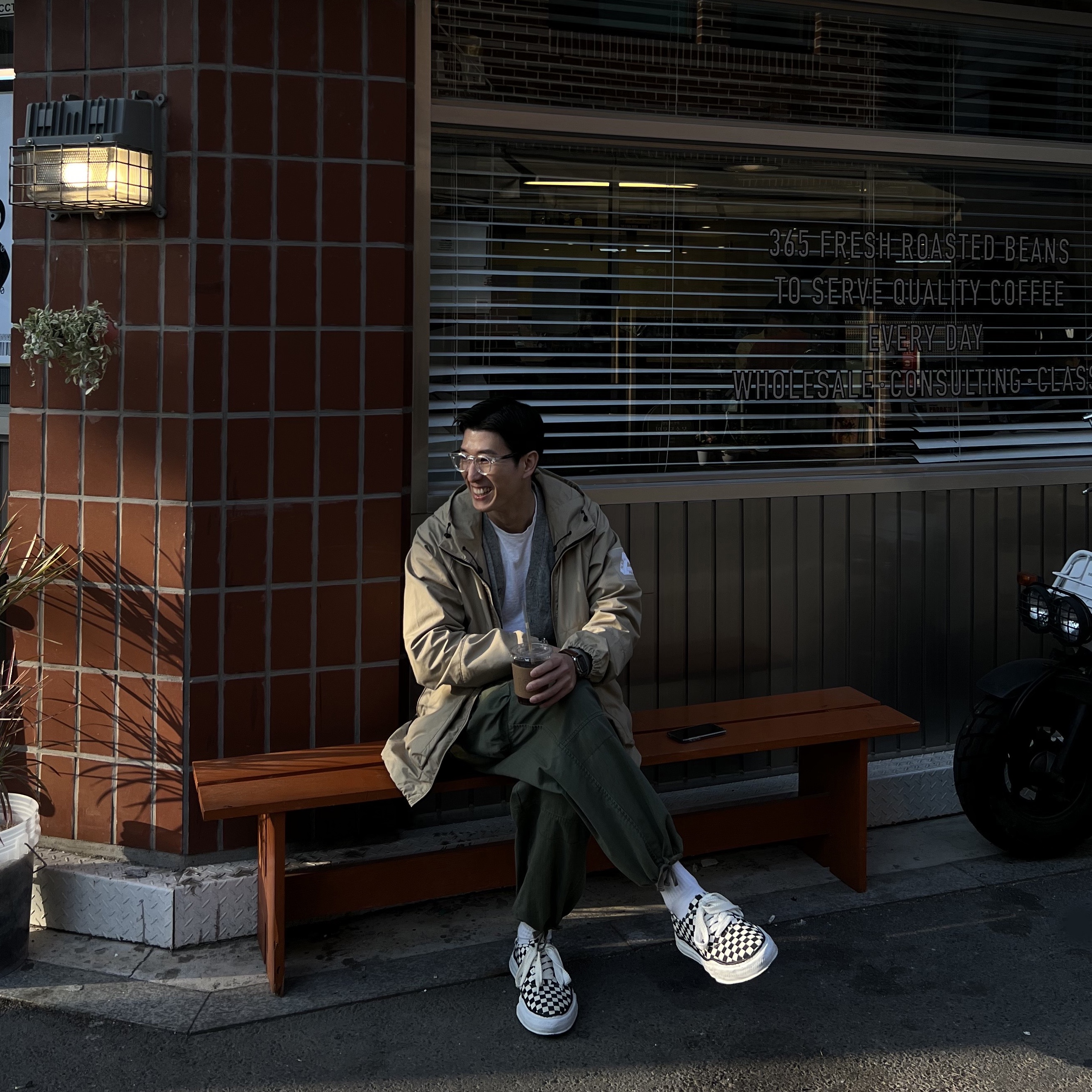 Maison Mihara Yasuhiro Baker OG Sole Canvas Low Cut Sneakers Black White, Gentle Monster x Maison Margiela MM009S Clear Black Gradient 착용 스타일 - 2