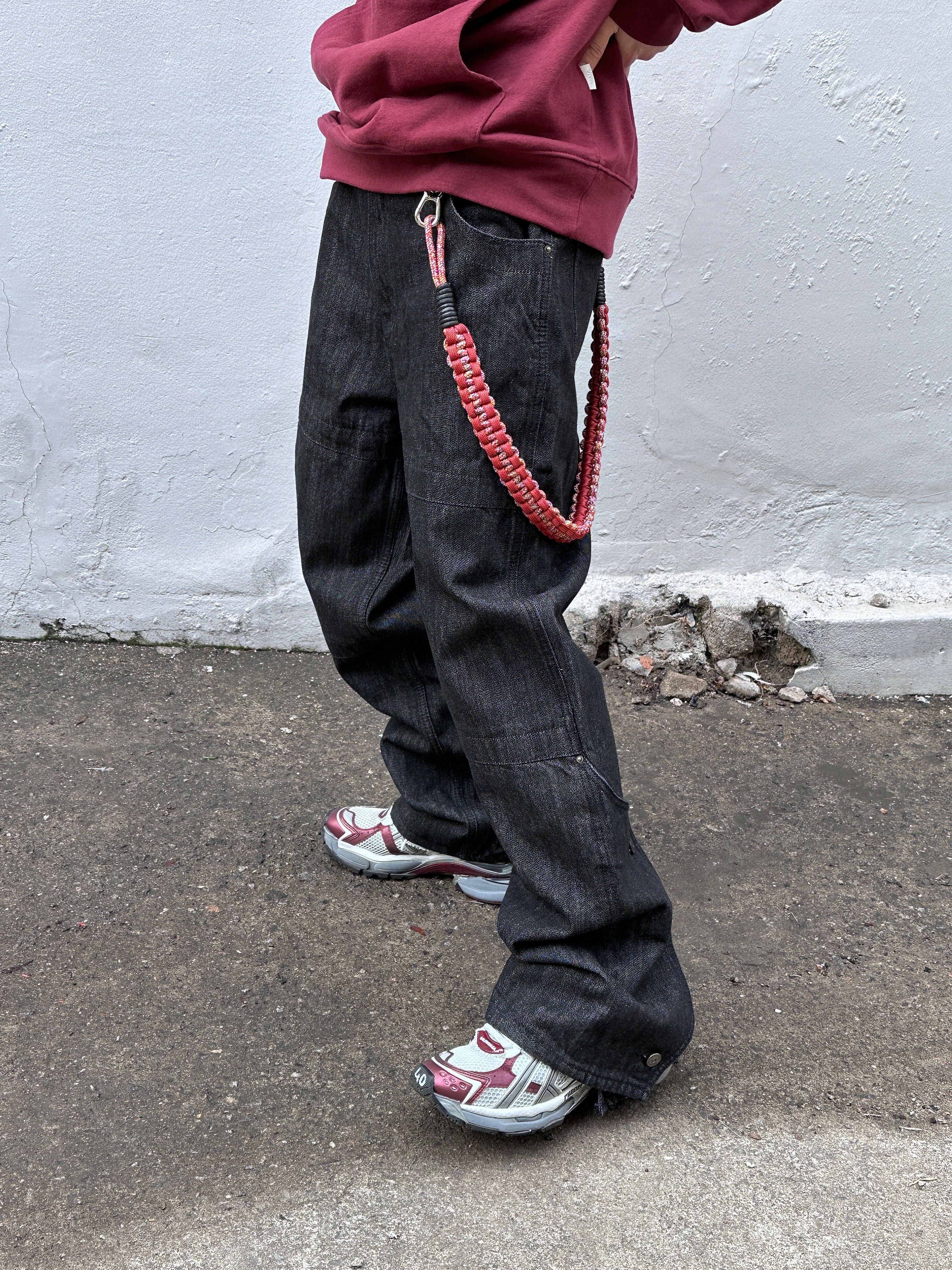 Balenciaga Runner Sneakers Grey Burgundy 착용 스타일 - 2