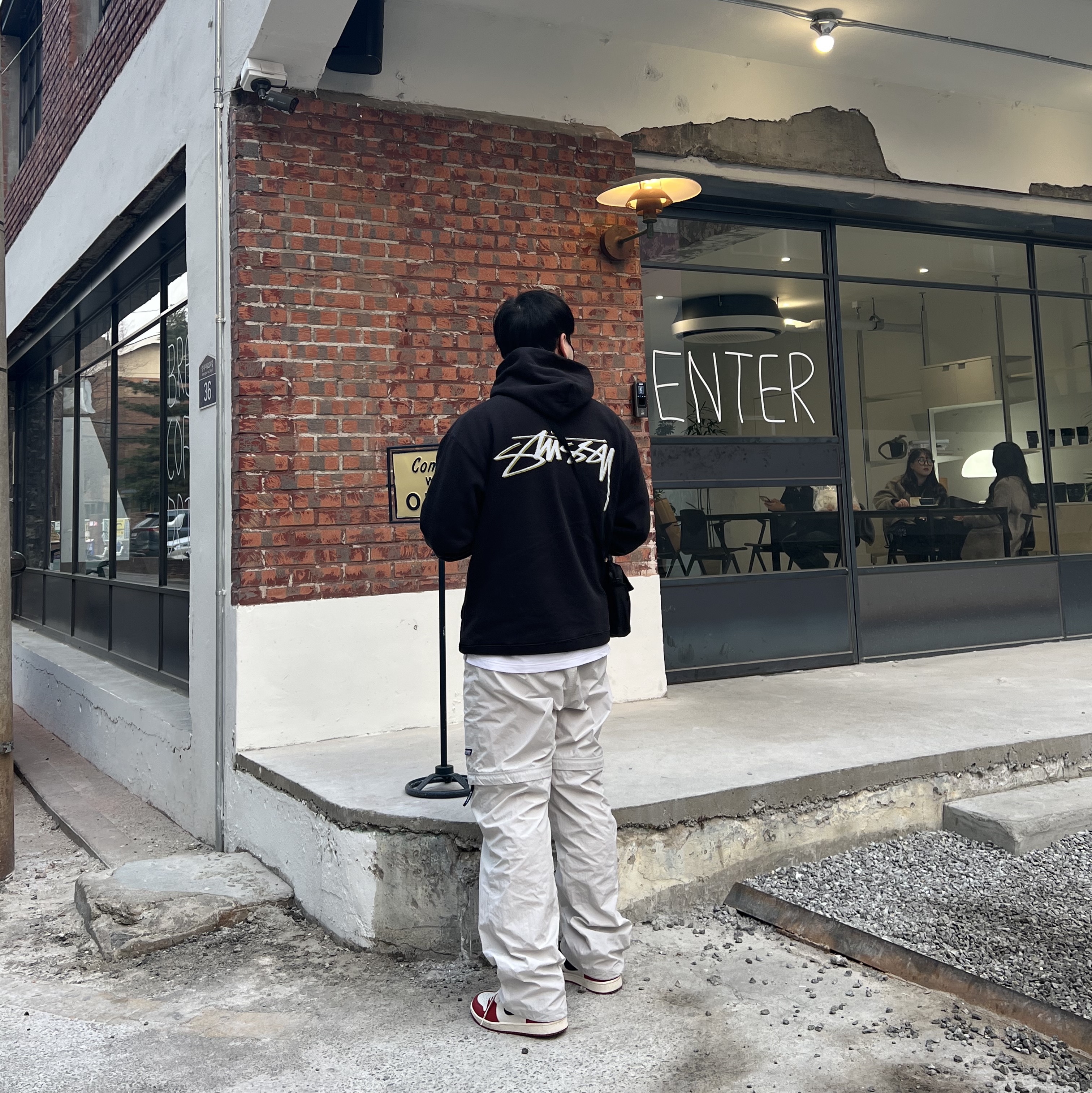 Jordan 1 Retro High OG Chicago 2022, Stussy x Our Legacy Drop Shadow Pigment Dyed Hoodie Black 착용 스타일