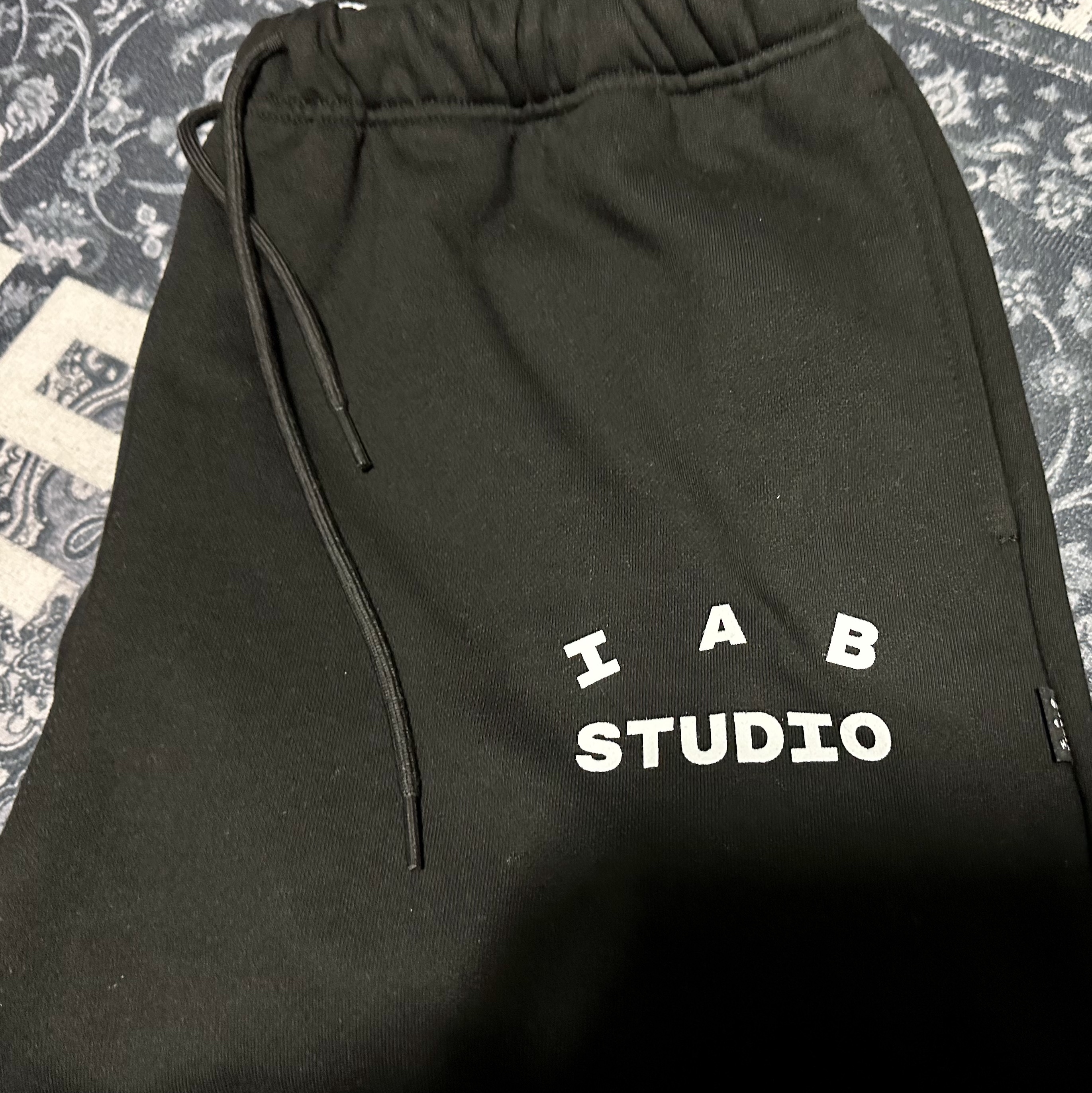IAB Studio Sweatpants Black White - 23SS 착용 스타일