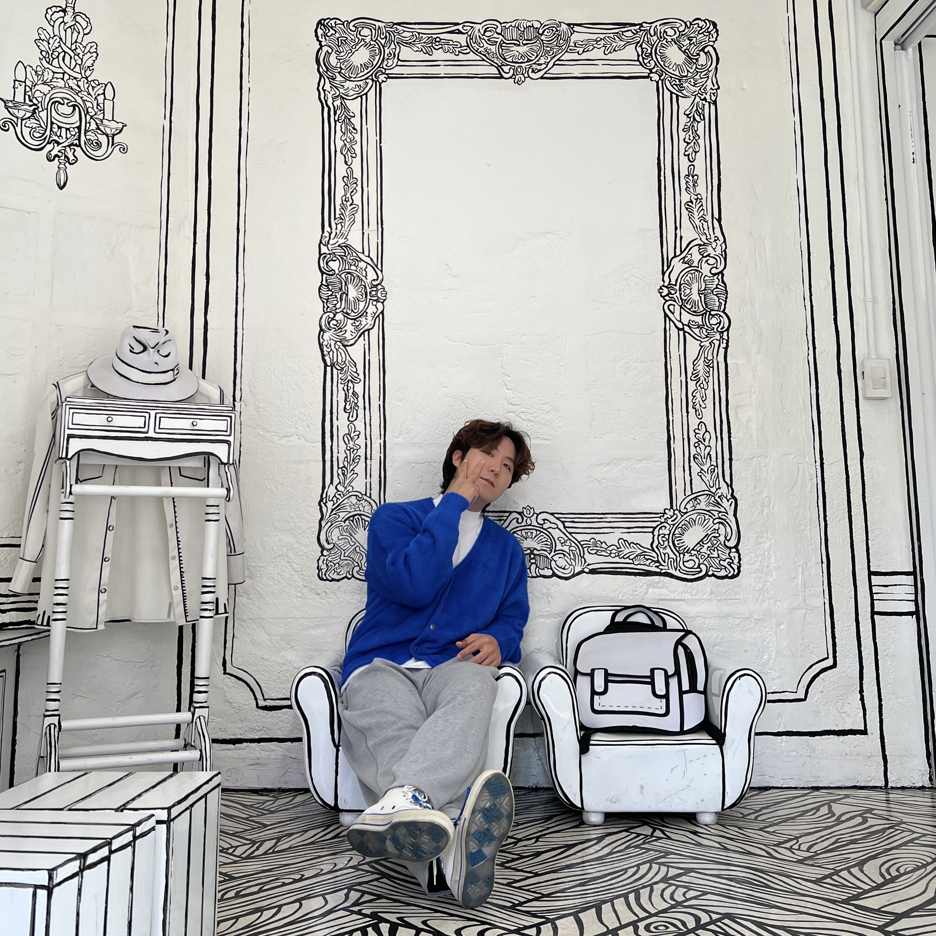 Stussy Shaggy Cardigan Royal Blue, Converse x Ader Error Chuck 70 High White 착용 스타일
