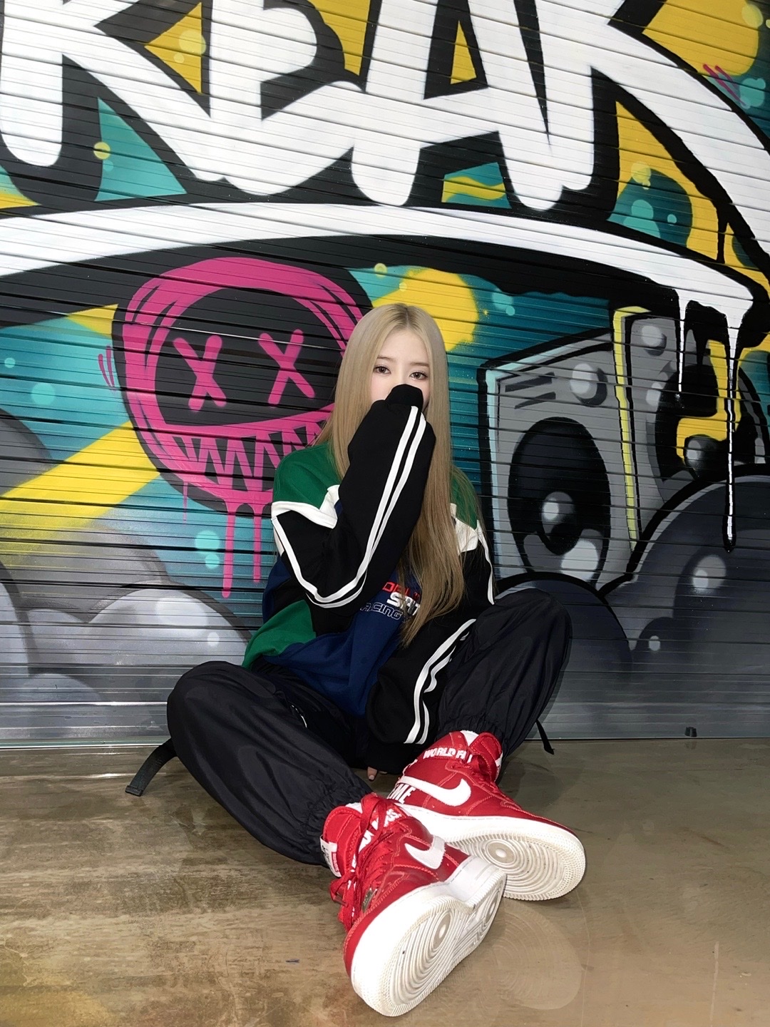 Nike x Supreme Air Force 1 High World Famous Red 착용 스타일 - 1
