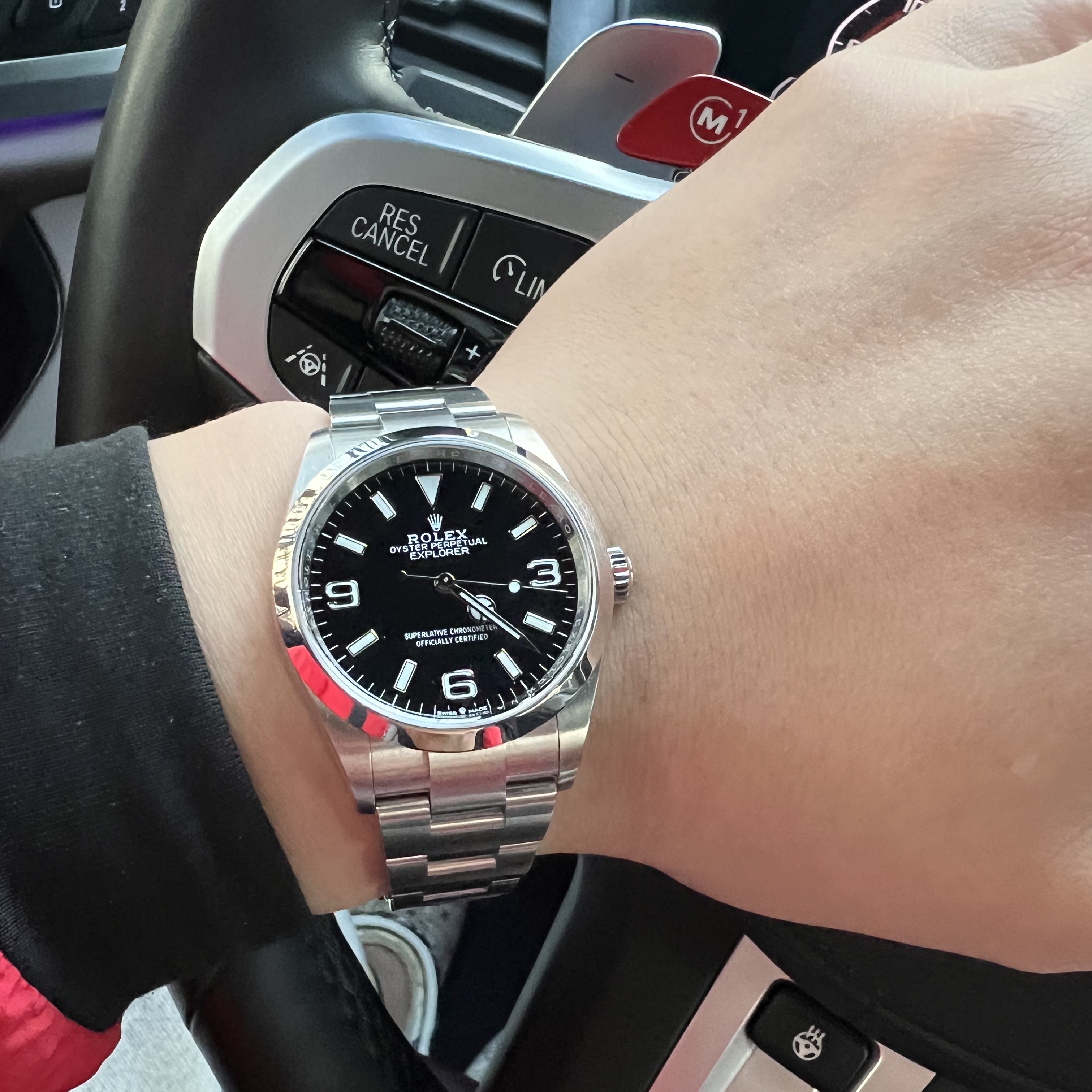 Rolex Explorer 36mm 124270 Black Oyster 착용 스타일