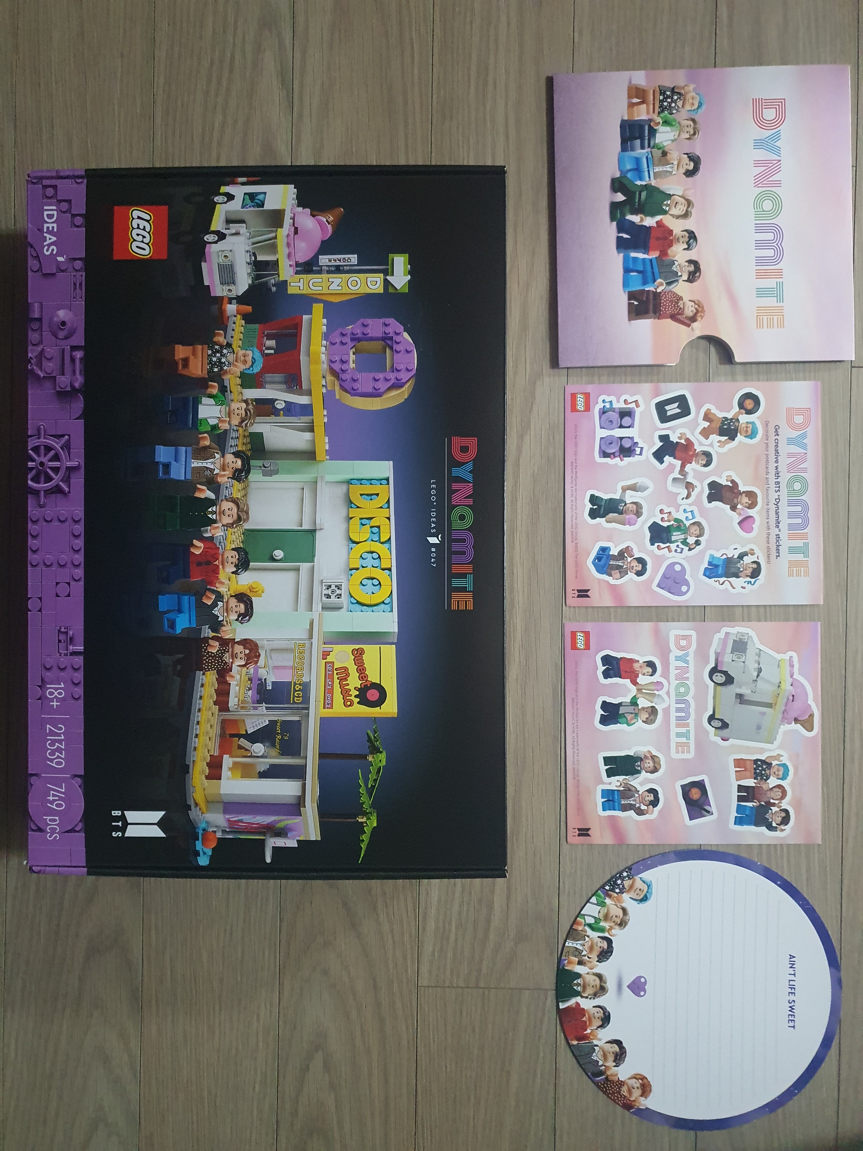 Lego BTS Dynamite 착용 스타일 - 1