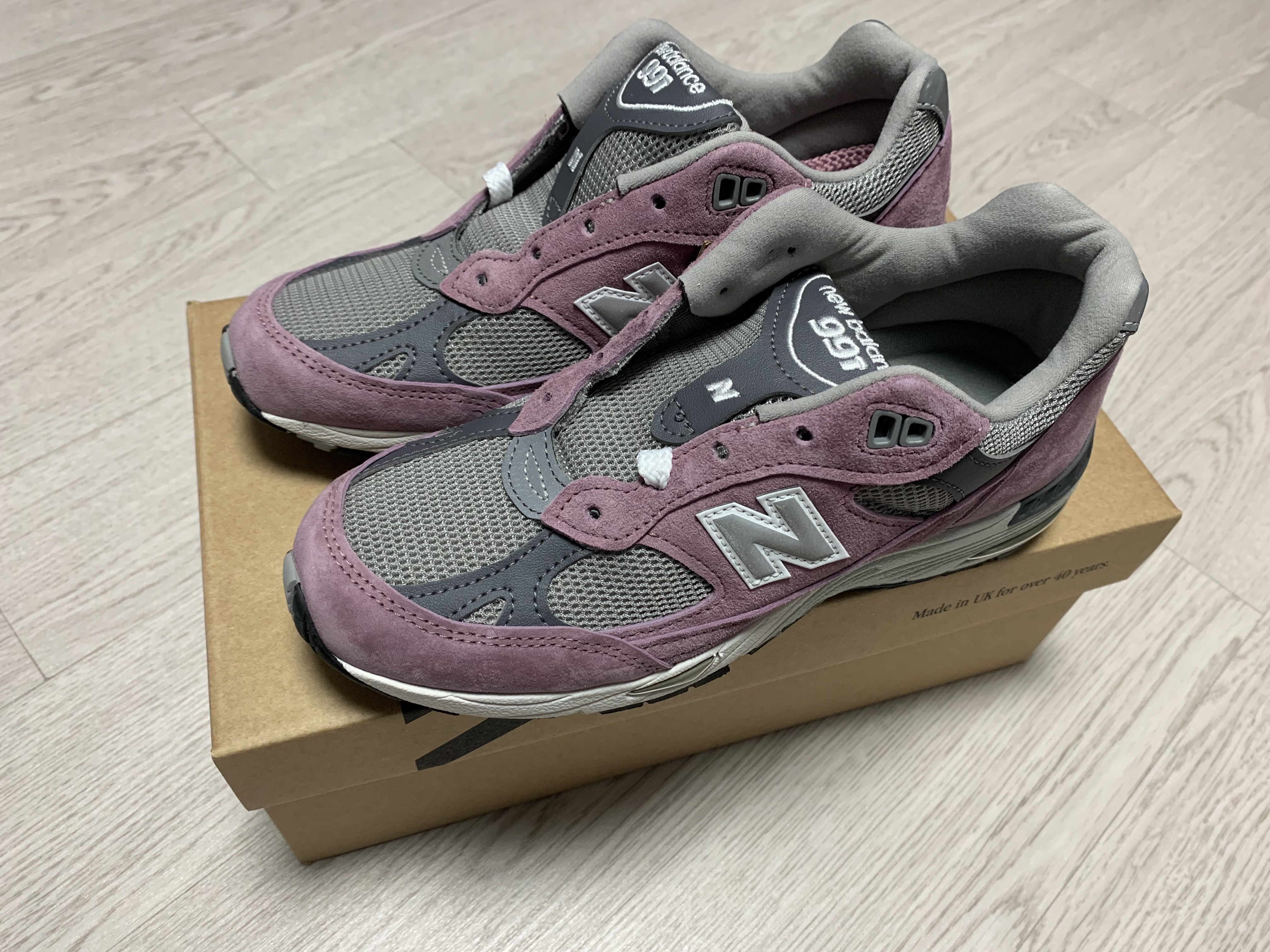 (W) New Balance 991 Made in UK Pink Grey 착용 스타일