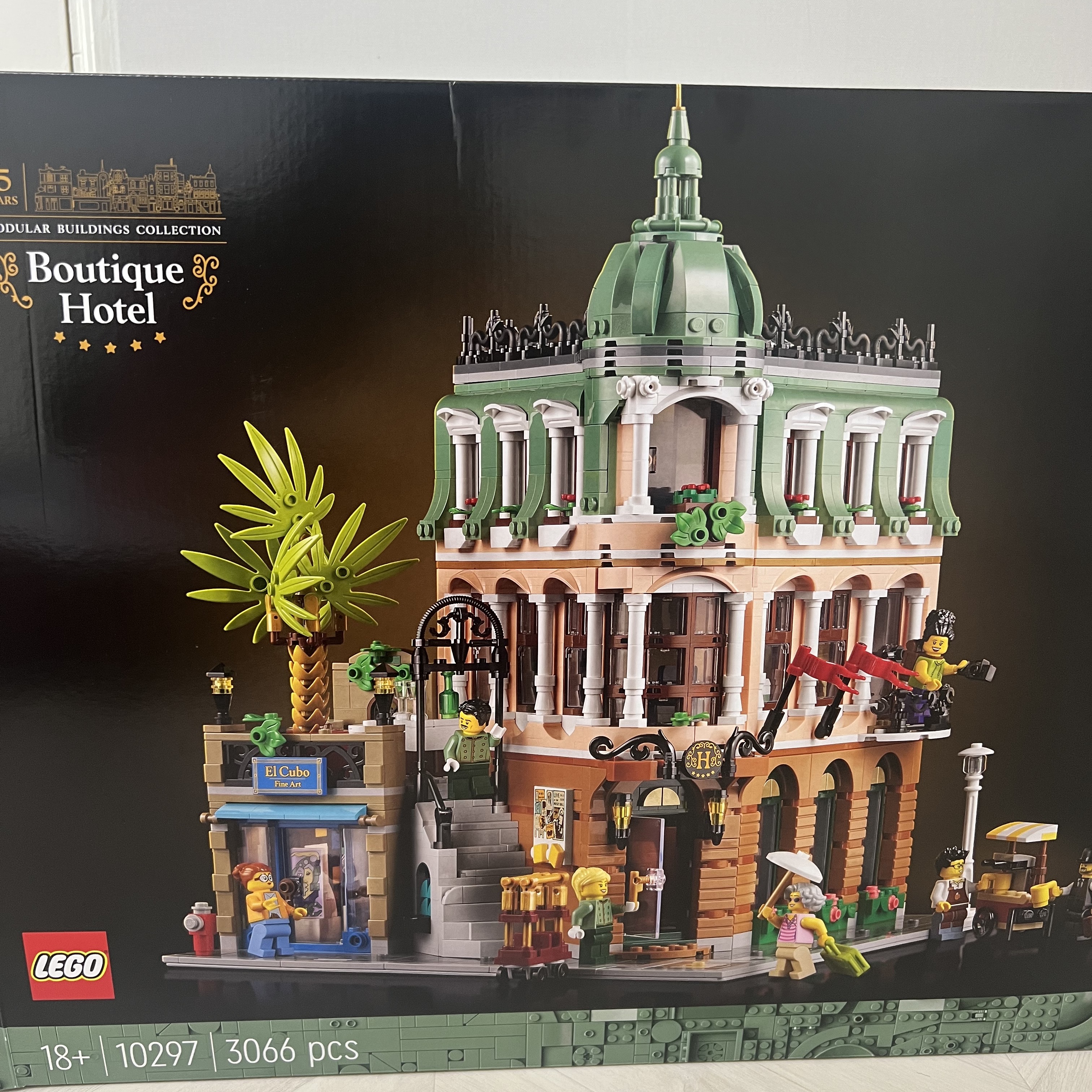 Lego Boutique Hotel 착용 스타일