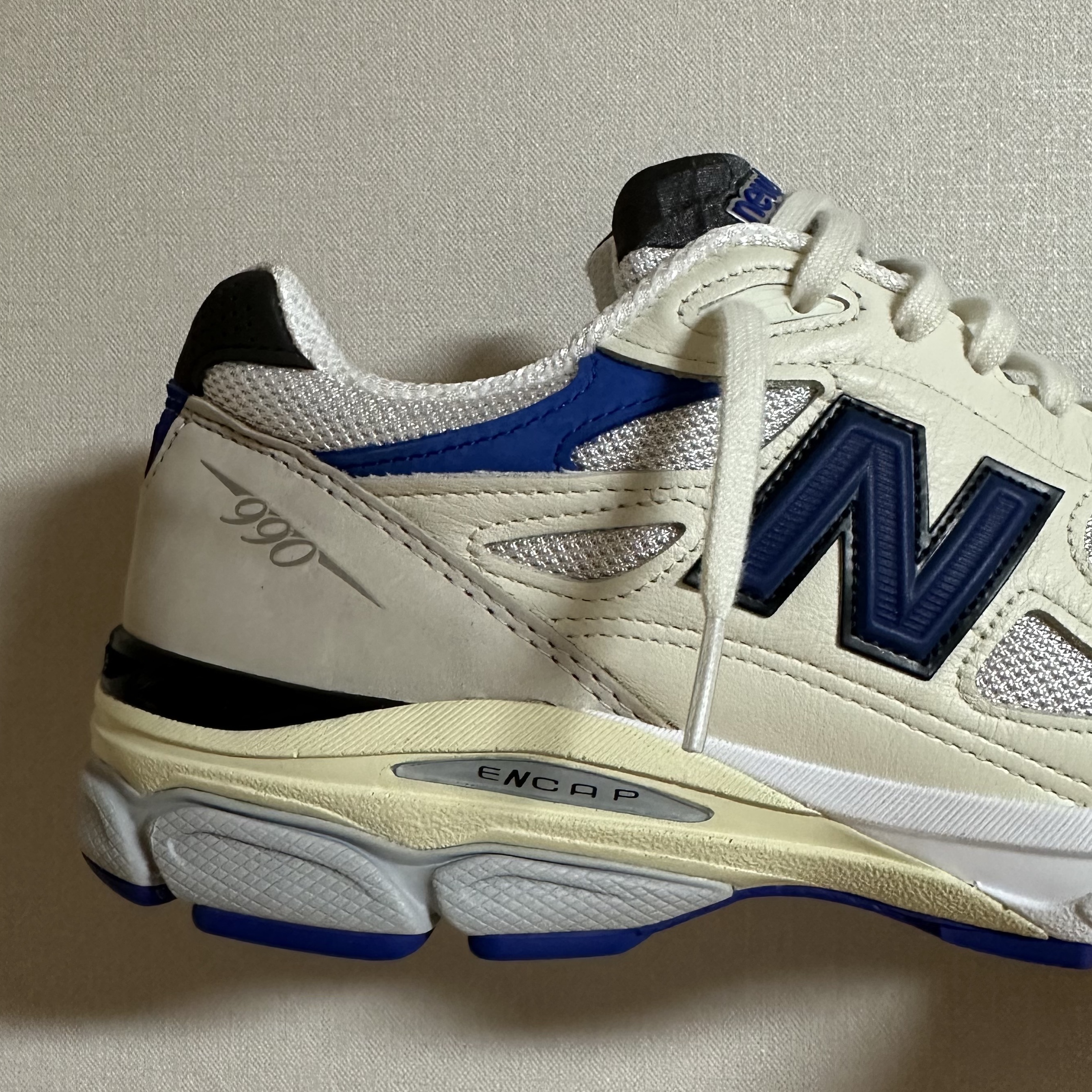 New Balance 990v3 Made in USA White Blue, Jordan 1 x Travis Scott x Fragment Retro Low OG SP Military Blue 착용 스타일 - 2