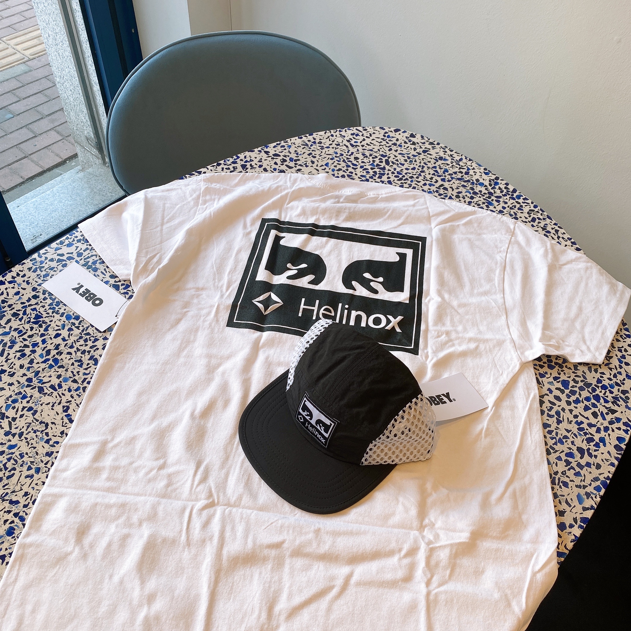 Helinox x Obey T-Shirt White, Helinox x Obey Camp Cap Black 착용 스타일 - 1