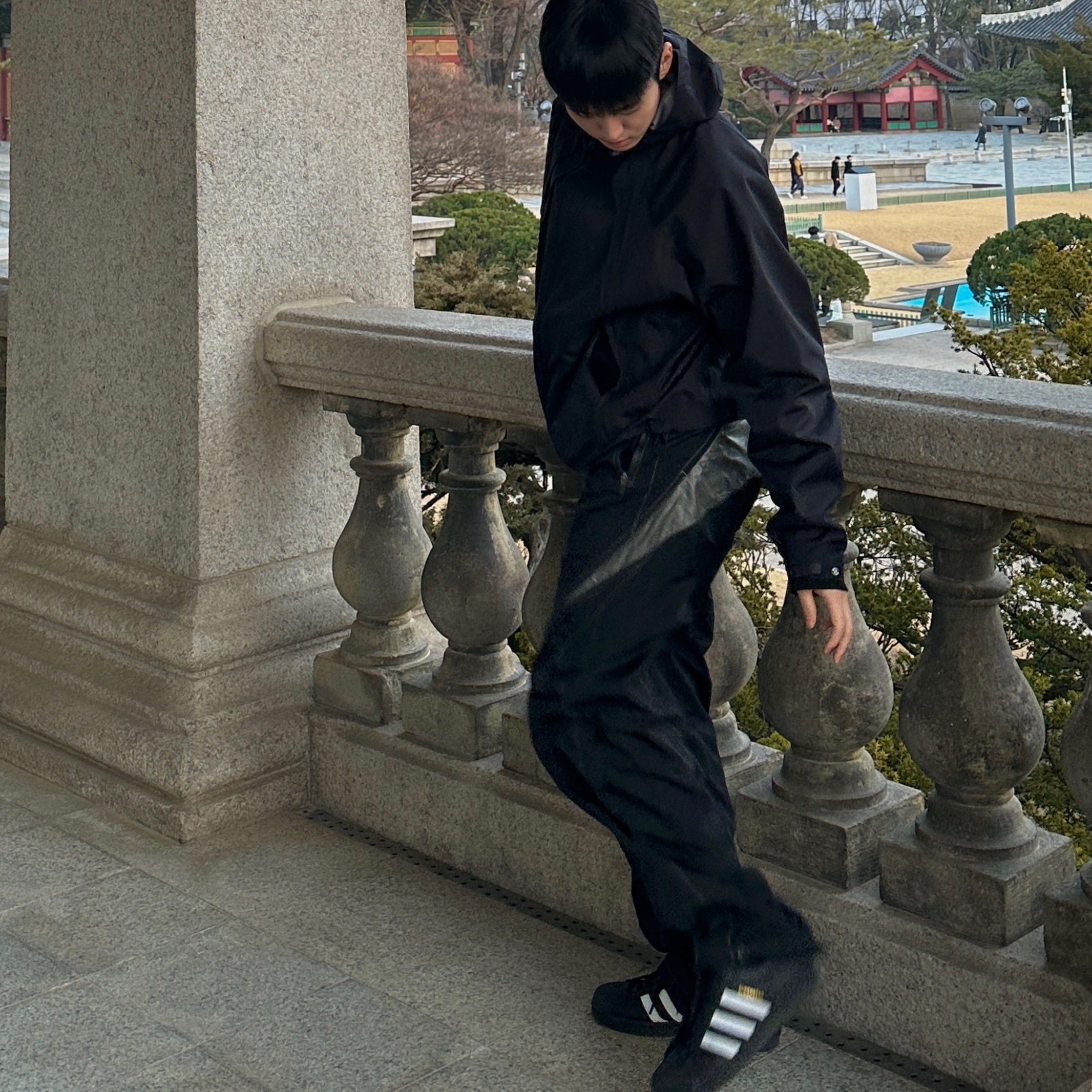 Adidas Superstar Core Black White, Sansan Gear Windblock Jacket Black - 22FW 착용 스타일