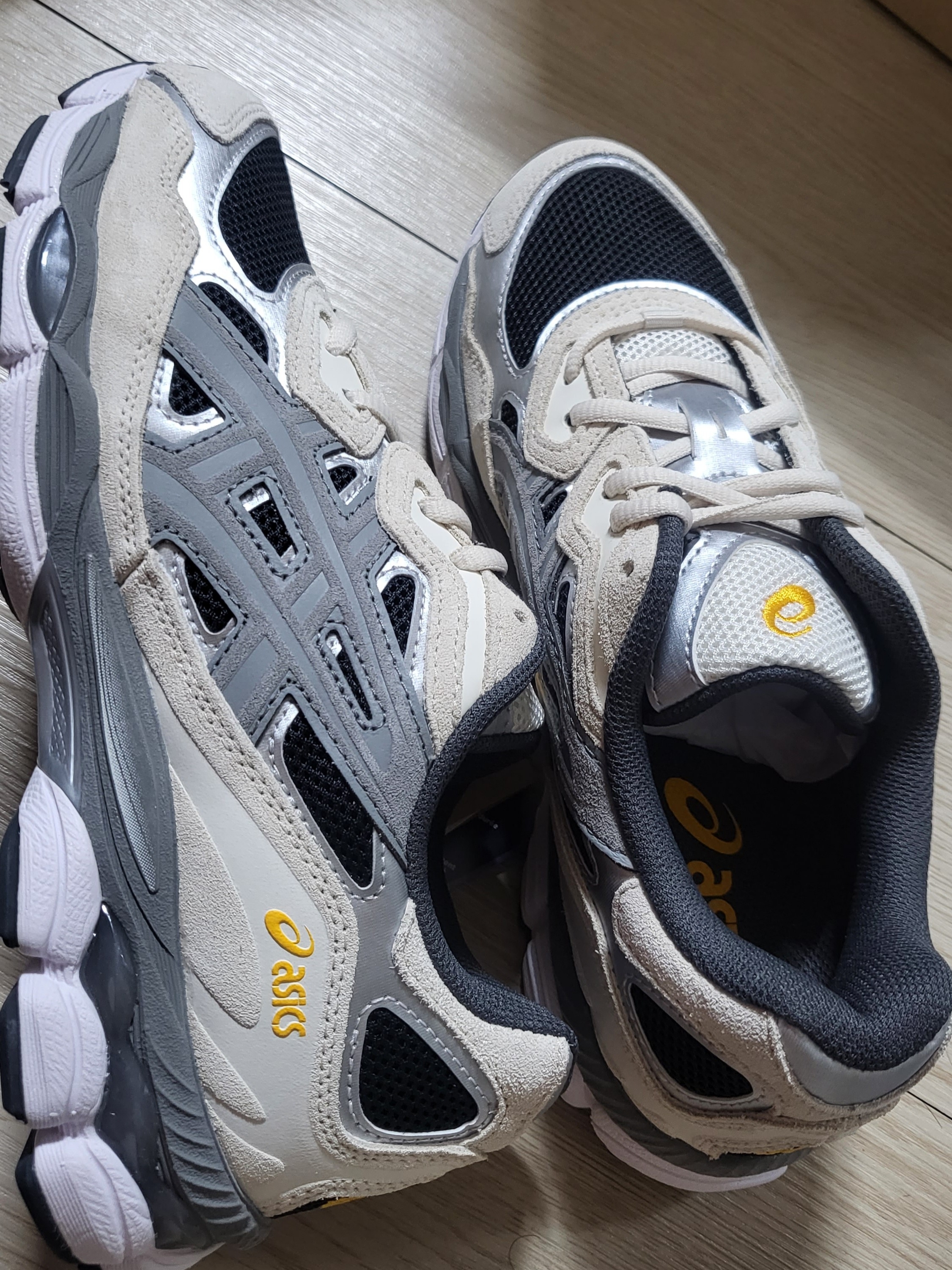 Asics Gel-NYC Black Clay Grey 착용 스타일