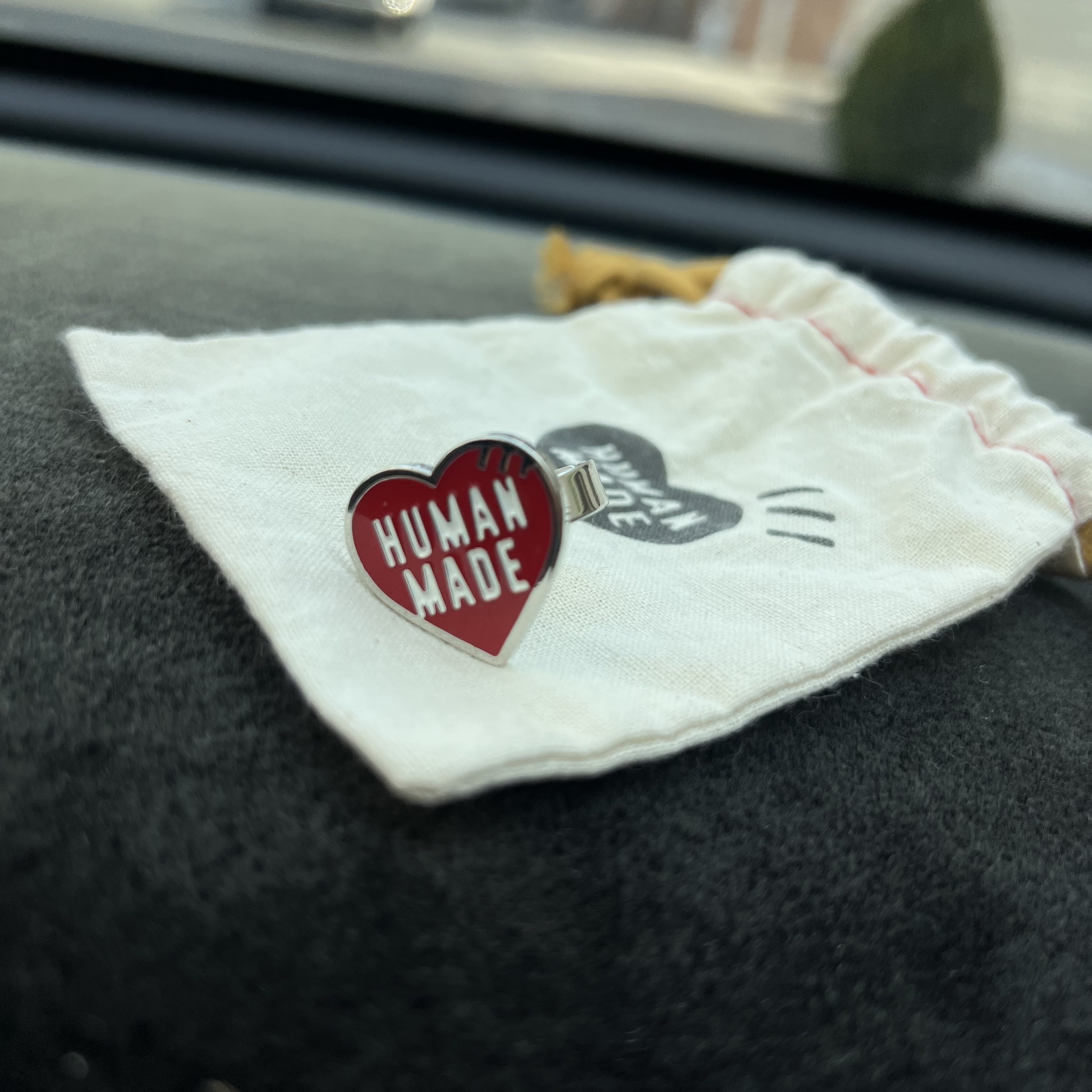 Human Made Five Heart Necklace Silver, Human Made Heart Ring Red 착용 스타일 - 2