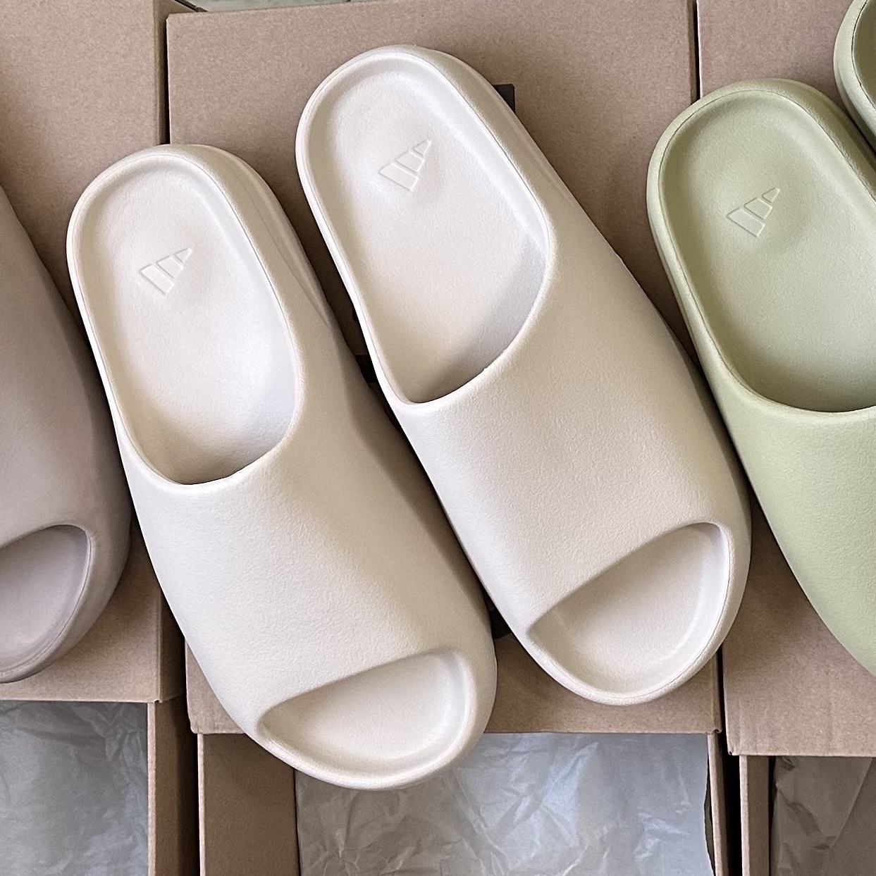 Adidas Yeezy Slide Bone 2022/2023, Adidas Yeezy Slide Resin 2022 착용 스타일 - 1