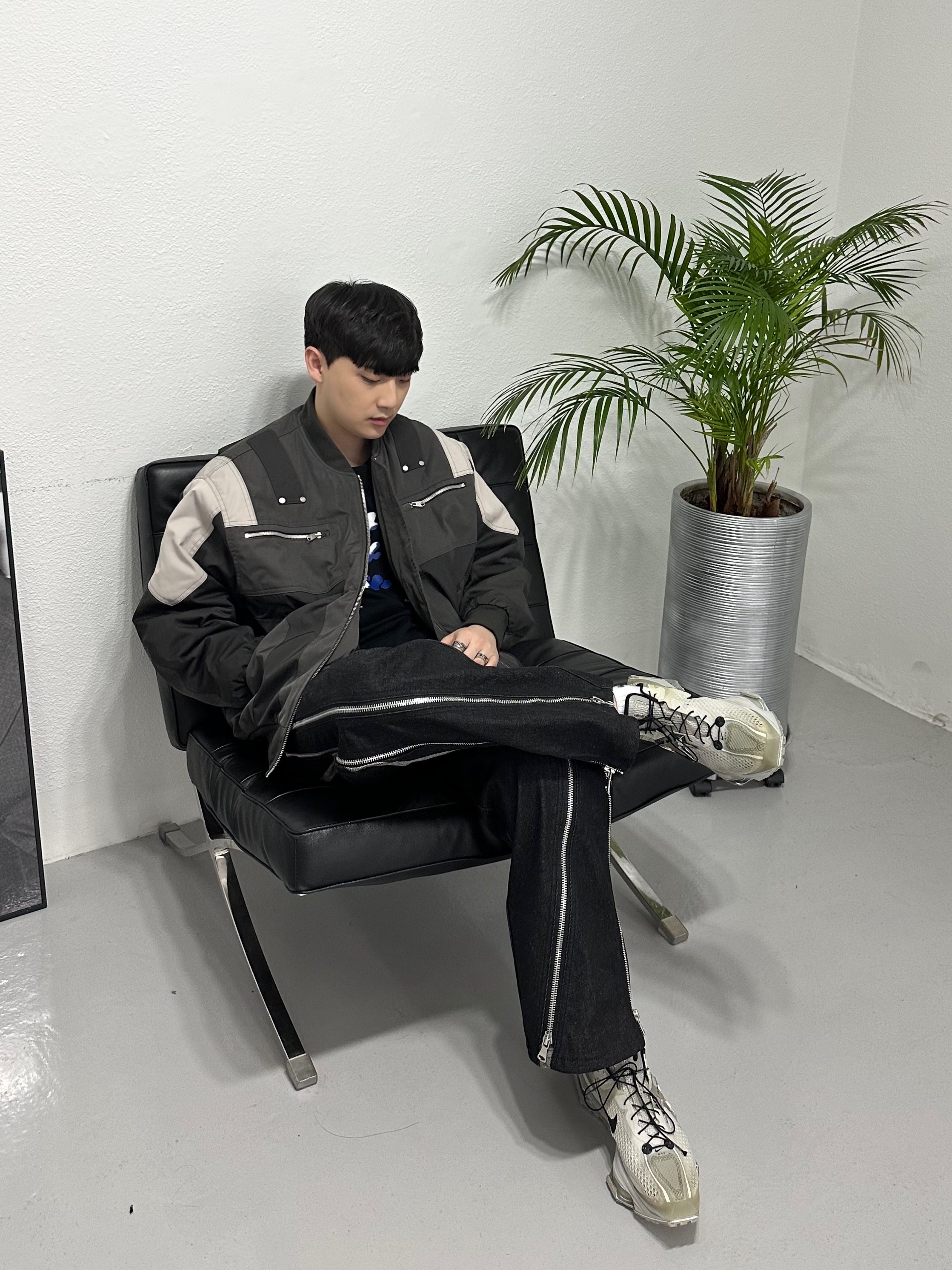 Zara x Ader Error Graphic Long Sleeve T-Shirt Black, Undermycar Wani Kame Multi Block Pocket Turtle Bomber Driftwood - 22FW 착용 스타일