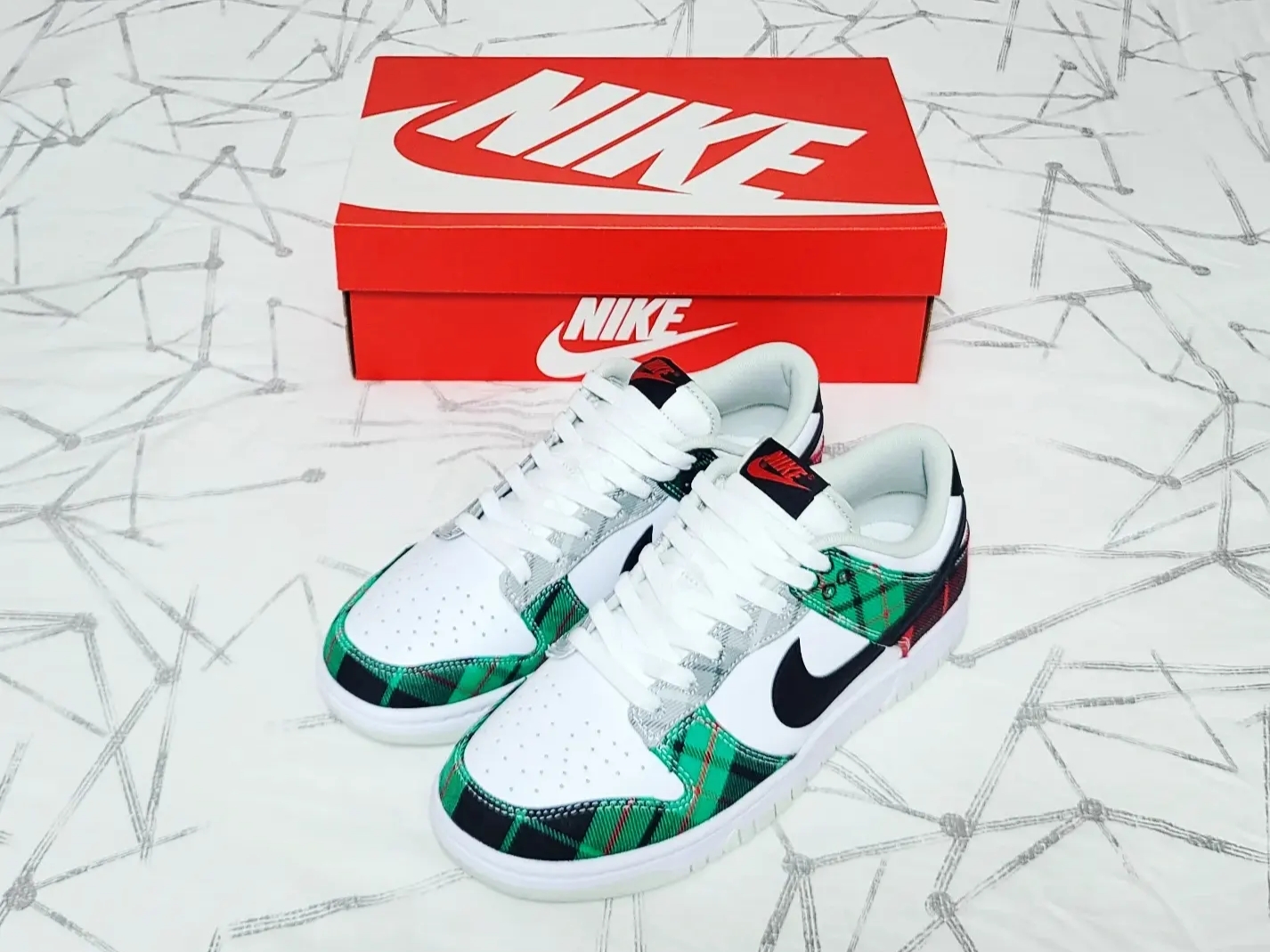 Nike Dunk Low Retro PRM White and Black 착용 스타일 - 1