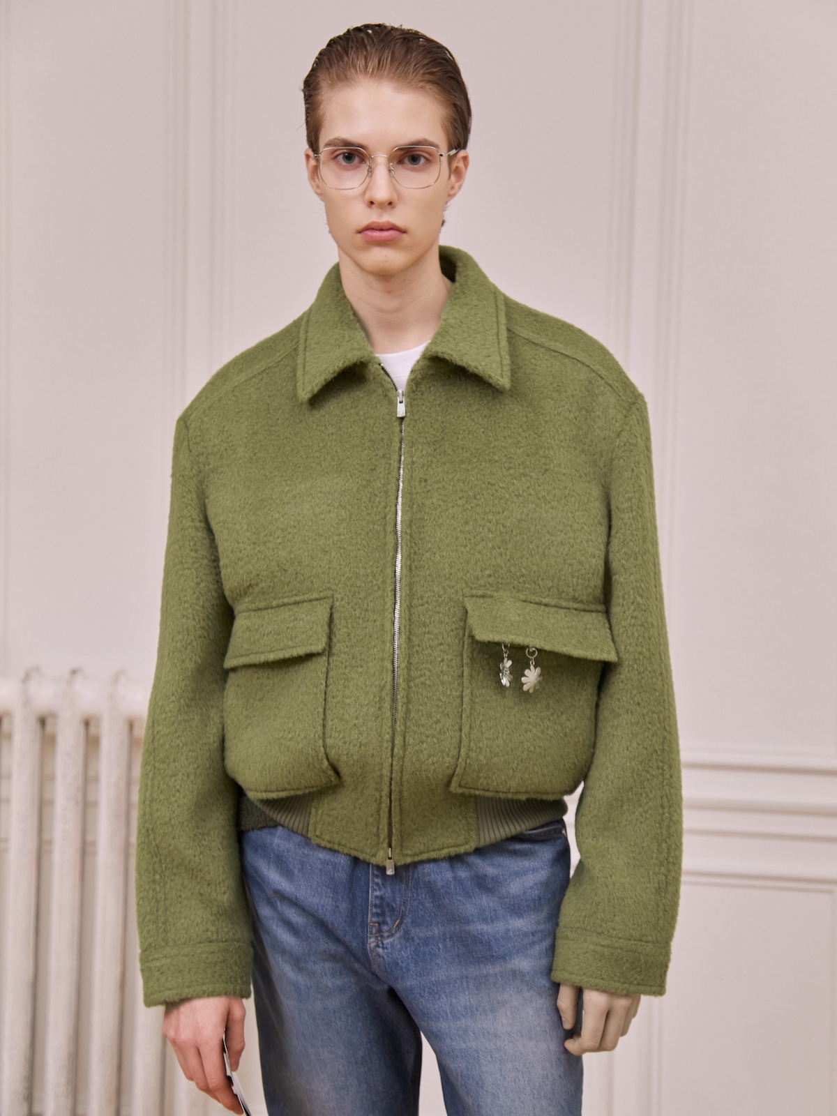 [KREAM 단독] STU Brushed Patch Pocket Alpaca Short Jacket Green, [KREAM 단독] STU Flower Metal Charm 착용 스타일