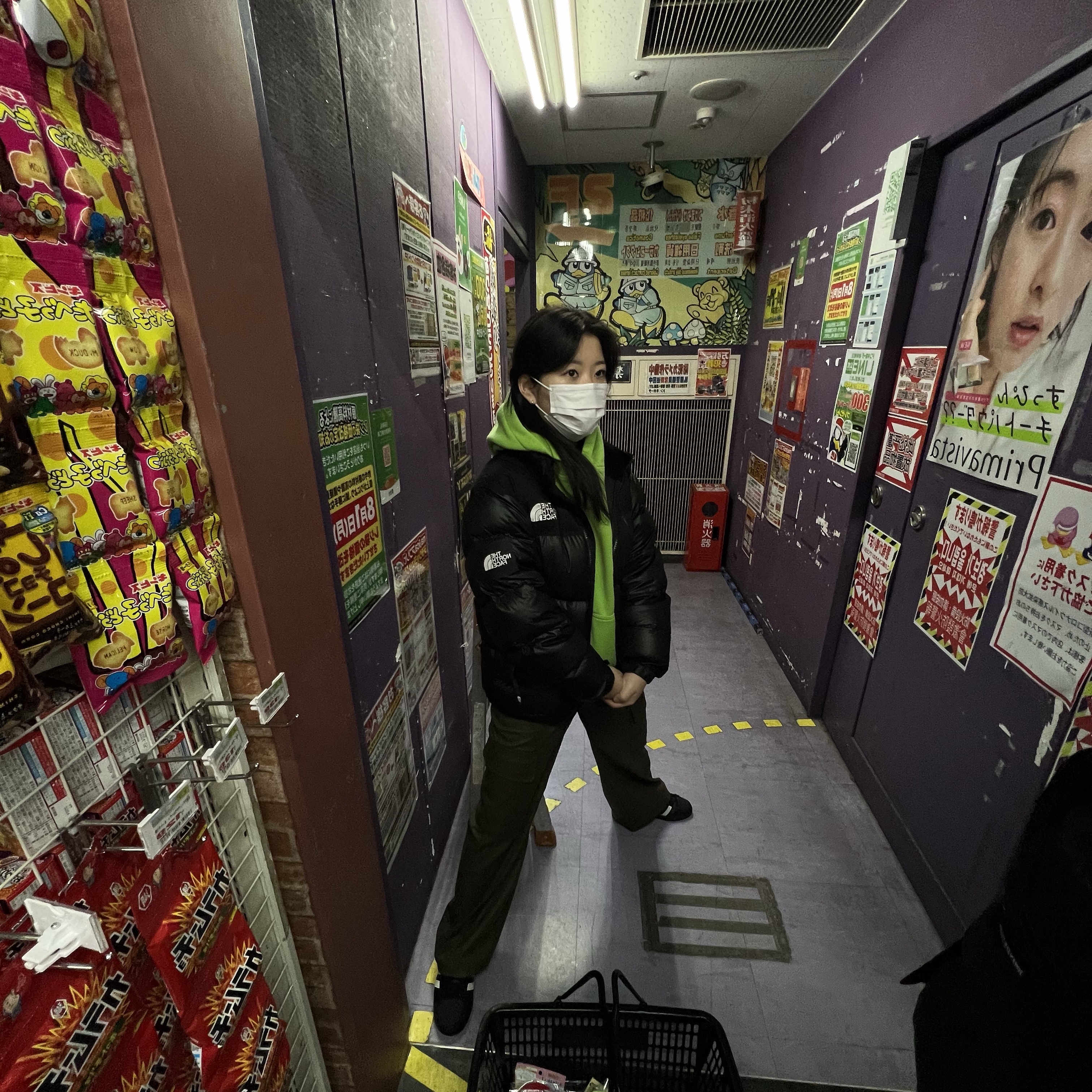 IAB Studio Pigment Hoodie & Sack Apple Green, Adidas Superstar Core Black White 착용 스타일 - 1
