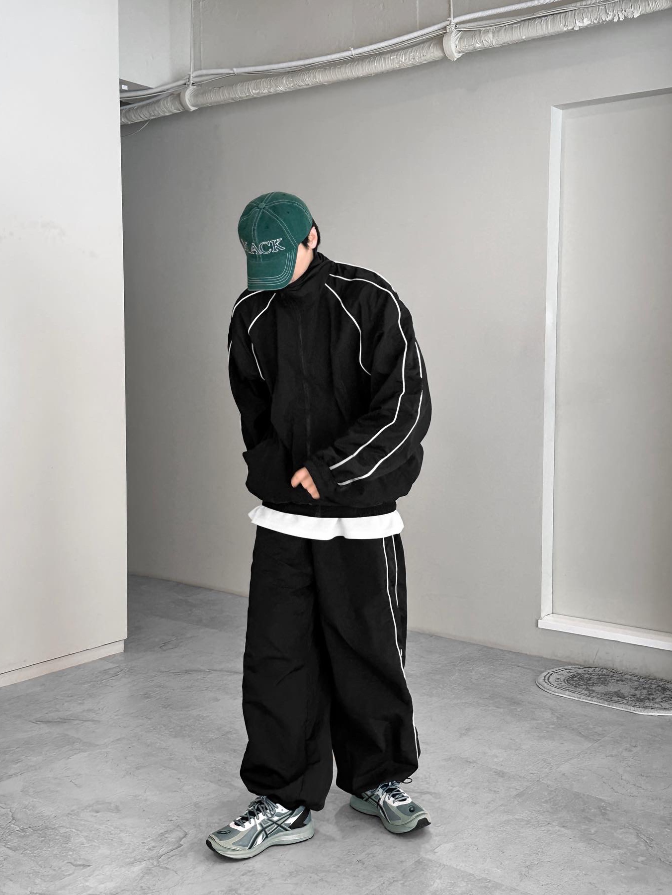 Asics Jog 100 S Sheet Rock - 2E Wide 착용 스타일 - 4