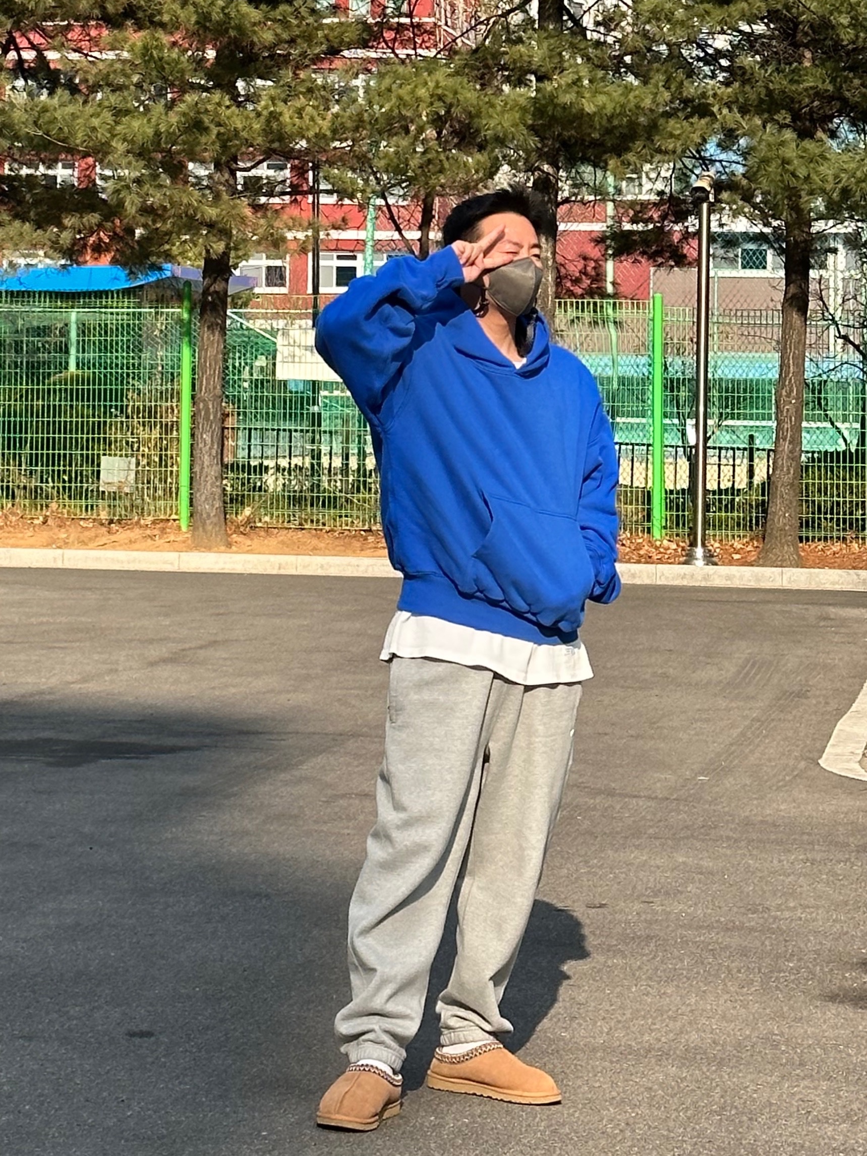 Yeezy Gap Hoodie Blue, Nike NRG Solo Swoosh Fleece Pants Dark Grey Heather - Asia 착용 스타일