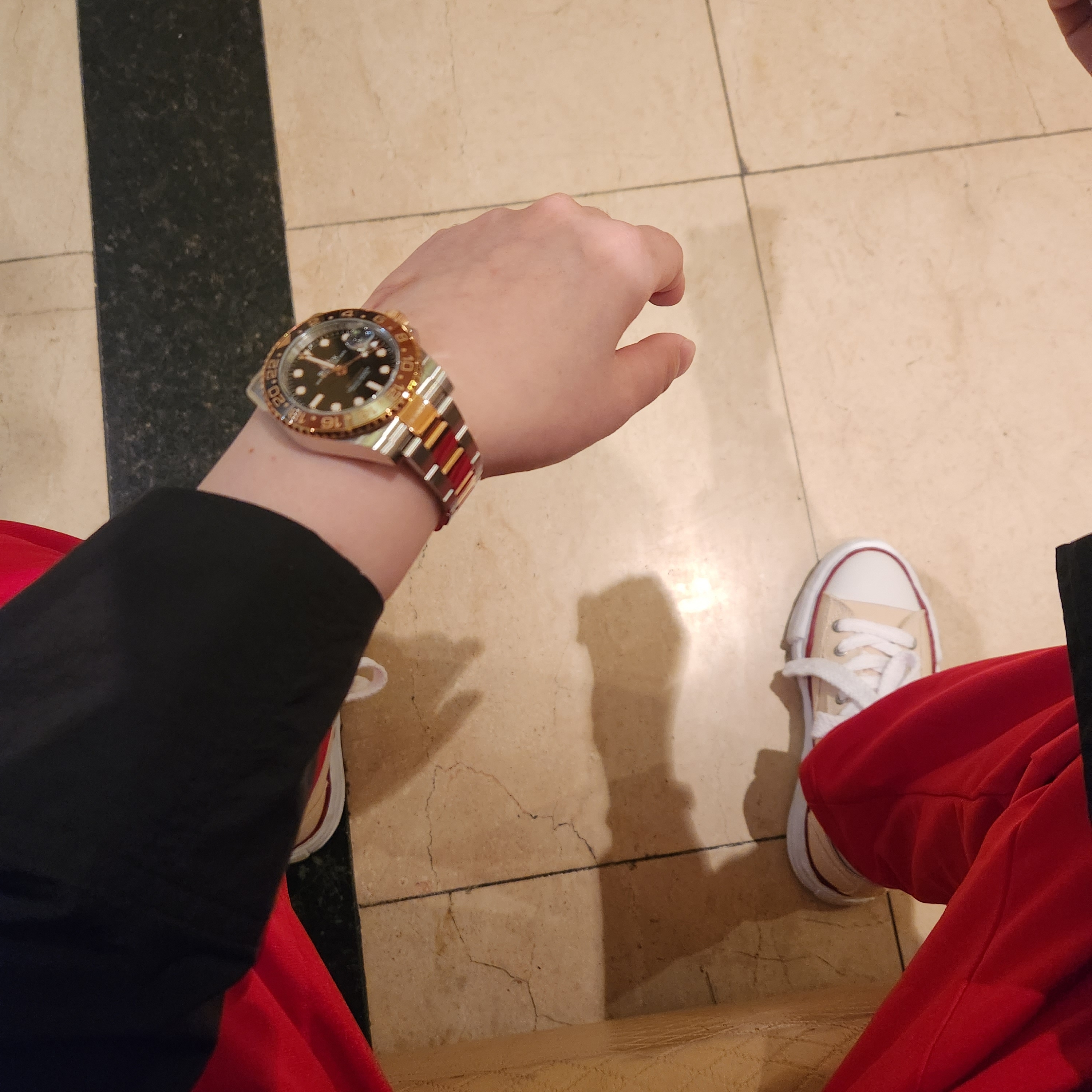 Rolex GMT-Master II 40mm 126711CHNR Black Oyster 착용 스타일