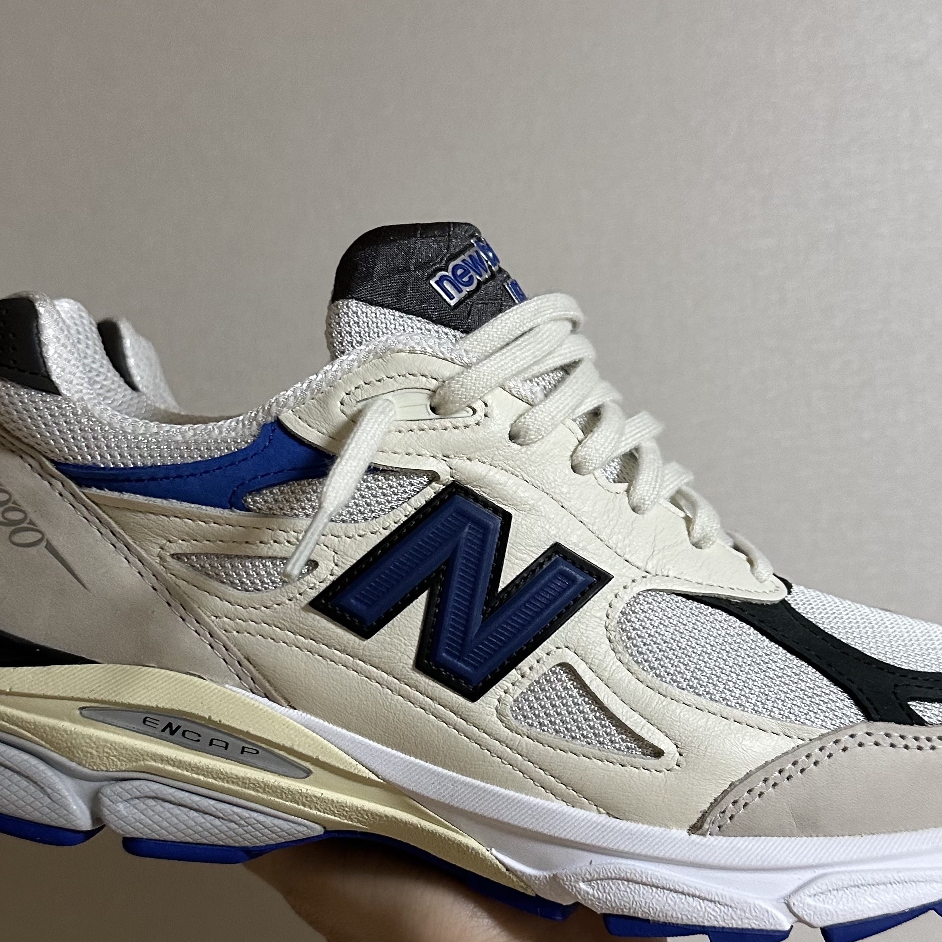 New Balance 990v3 Made in USA White Blue, Jordan 1 x Travis Scott x Fragment Retro Low OG SP Military Blue 착용 스타일 - 3