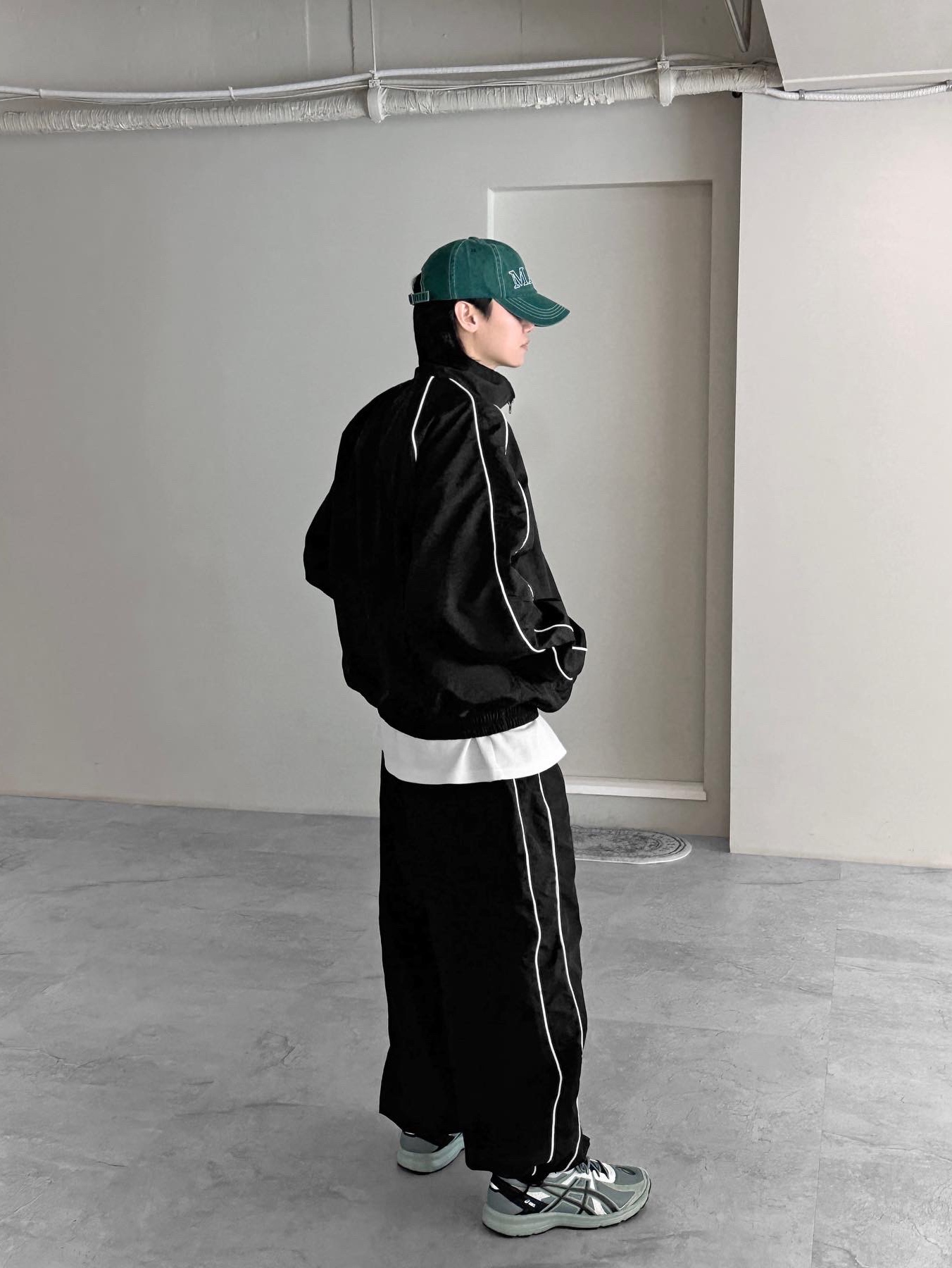 Asics Jog 100 S Sheet Rock - 2E Wide 착용 스타일 - 5