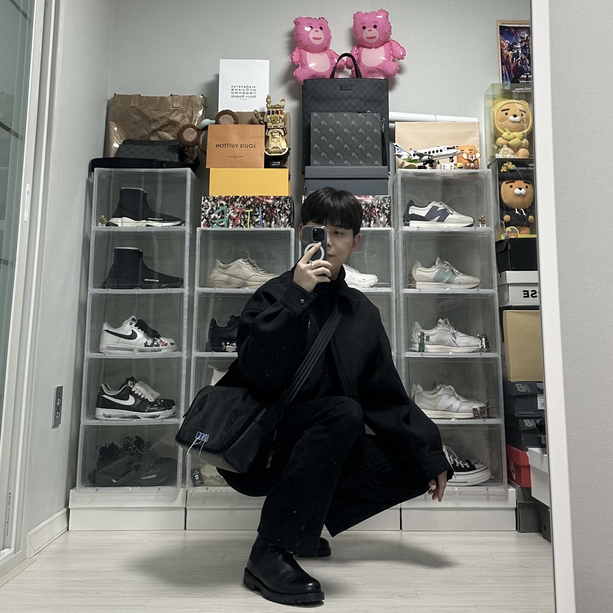 Zara x Ader Error Oversize Collar Bomber Jacket Black, Ader Error Trace Admore Crossbody Bag Black 착용 스타일 - 5