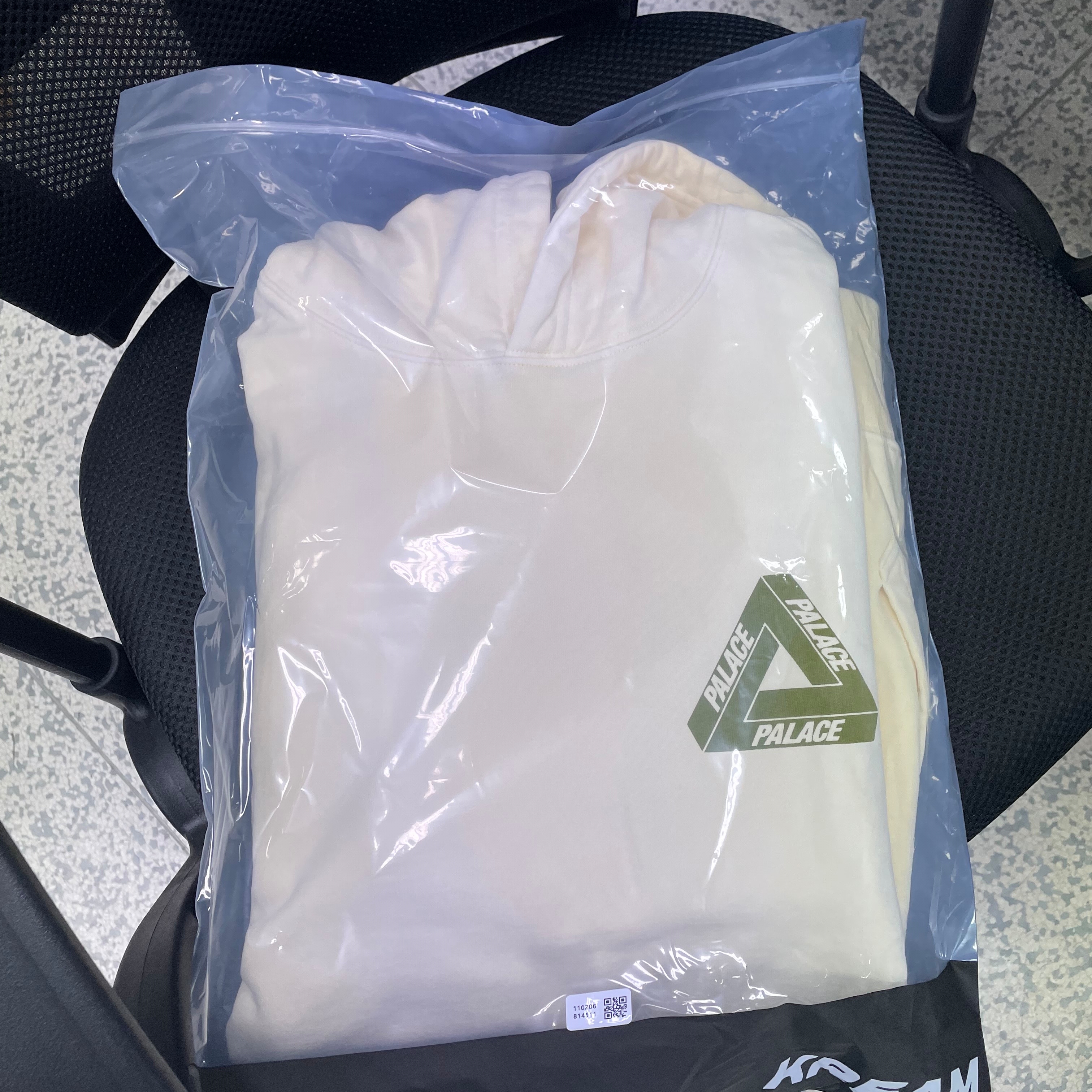 Palace Reacto Tri-Ferg Hood Yellow - 23SS 착용 스타일