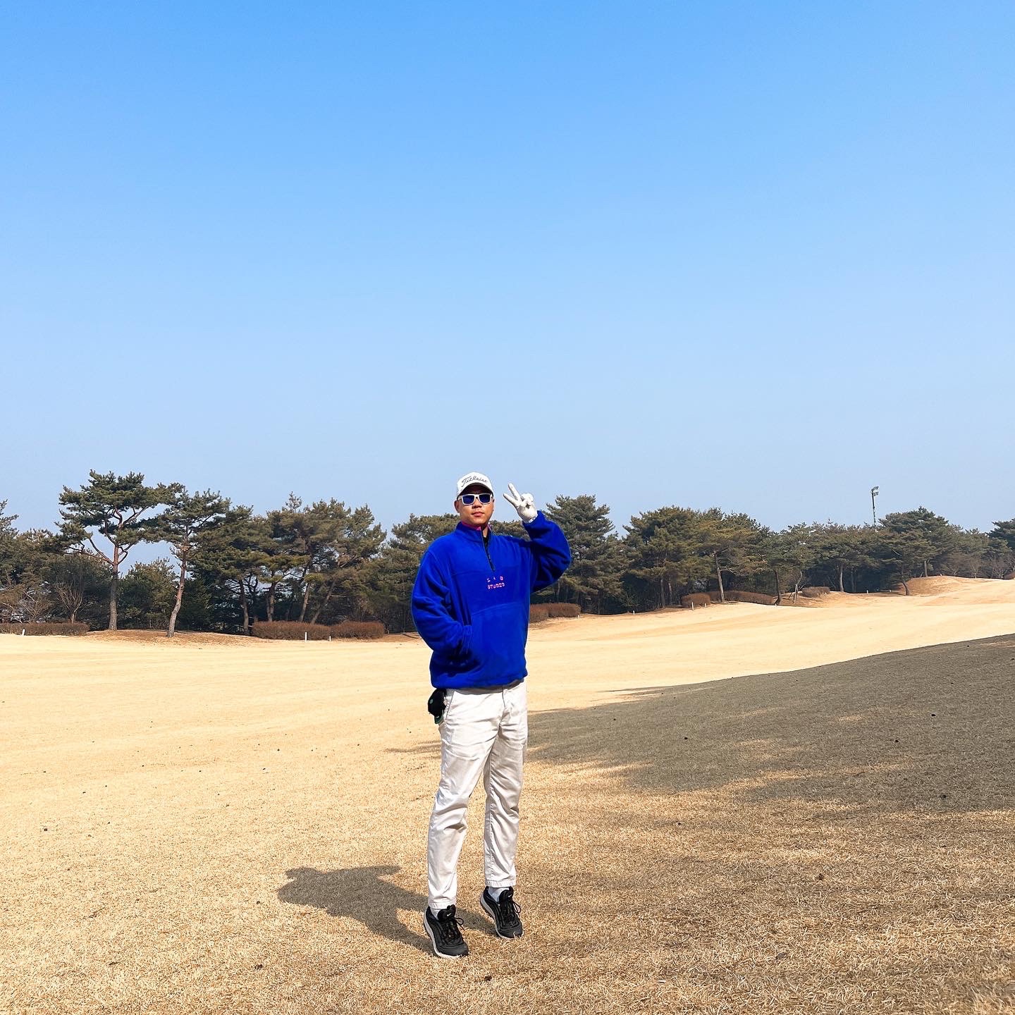 IAB Studio x Thor Fleece Blue Pink 착용 스타일 - 1