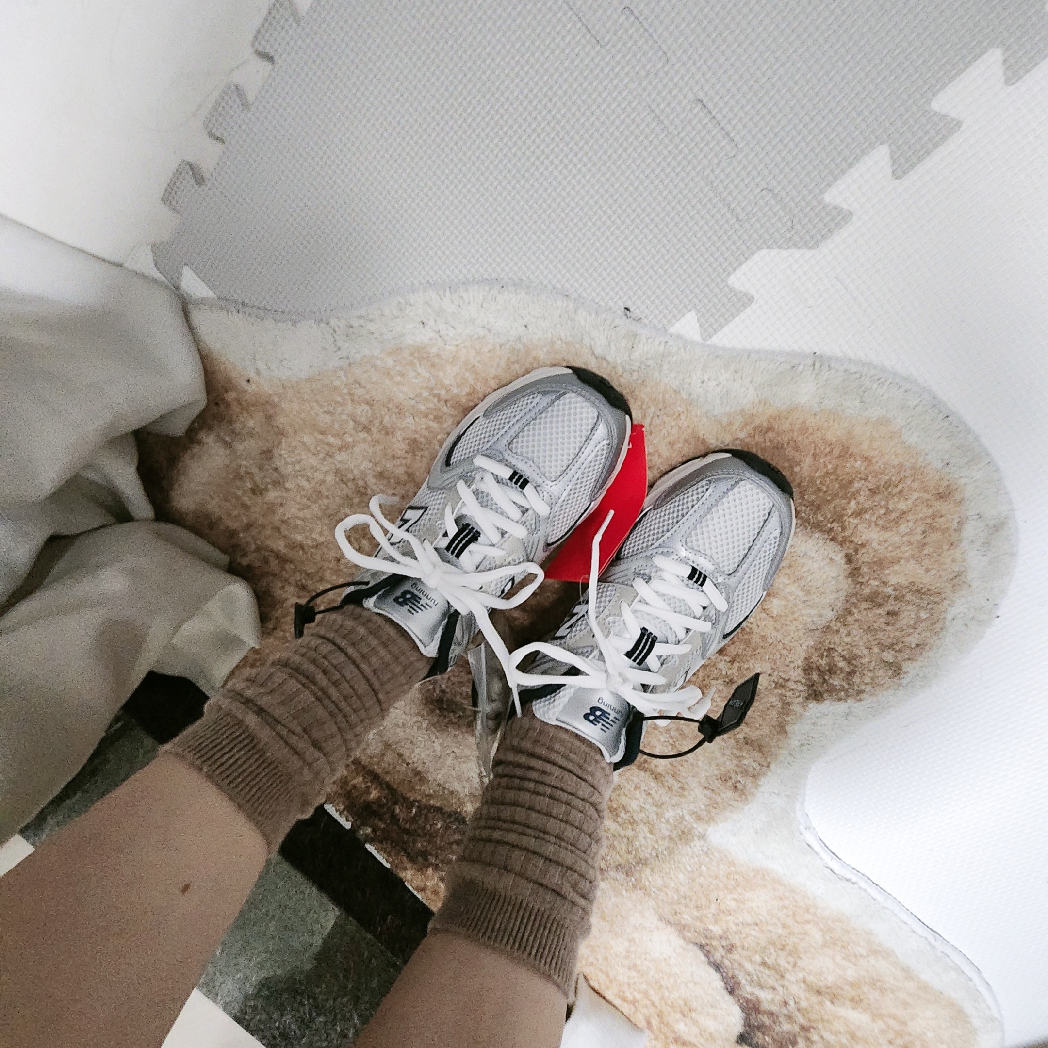 New Balance 530 Steel Grey 착용 스타일